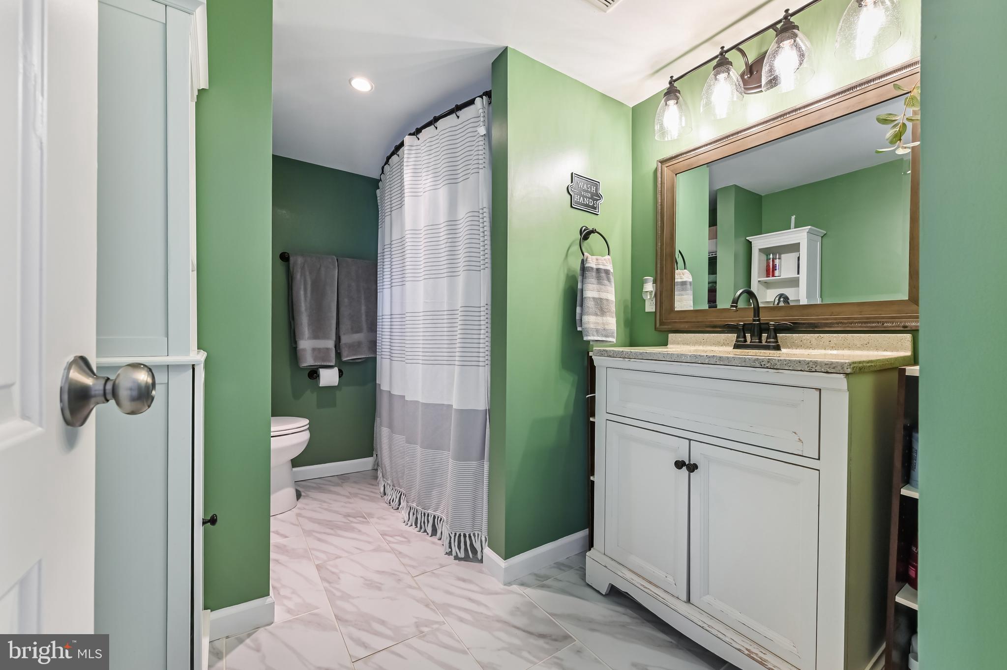 WOODLAND BEACH - Residential