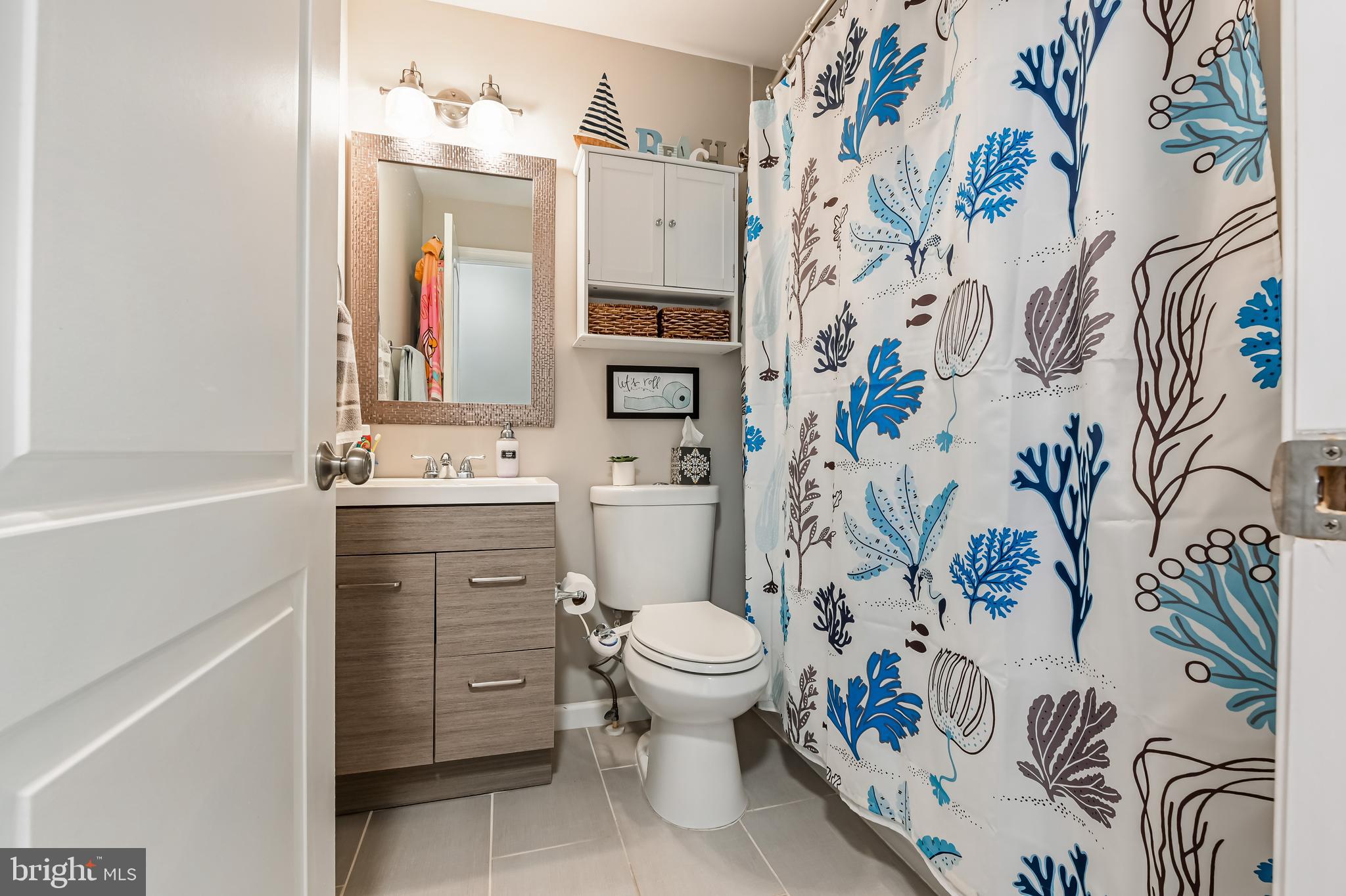 WOODLAND BEACH - Residential