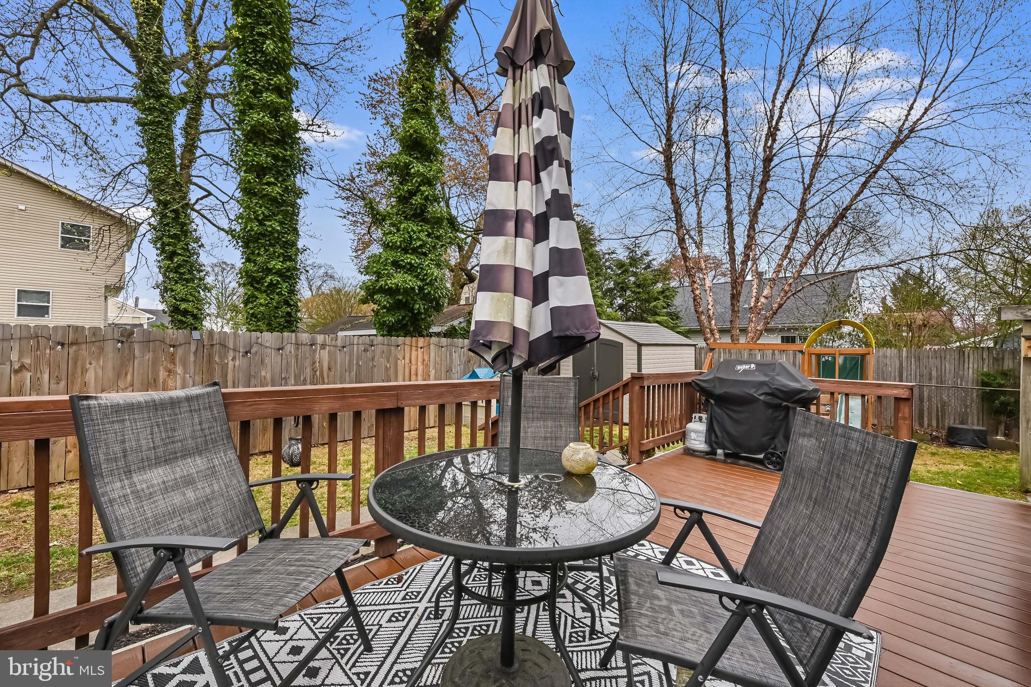 WOODLAND BEACH - Residential