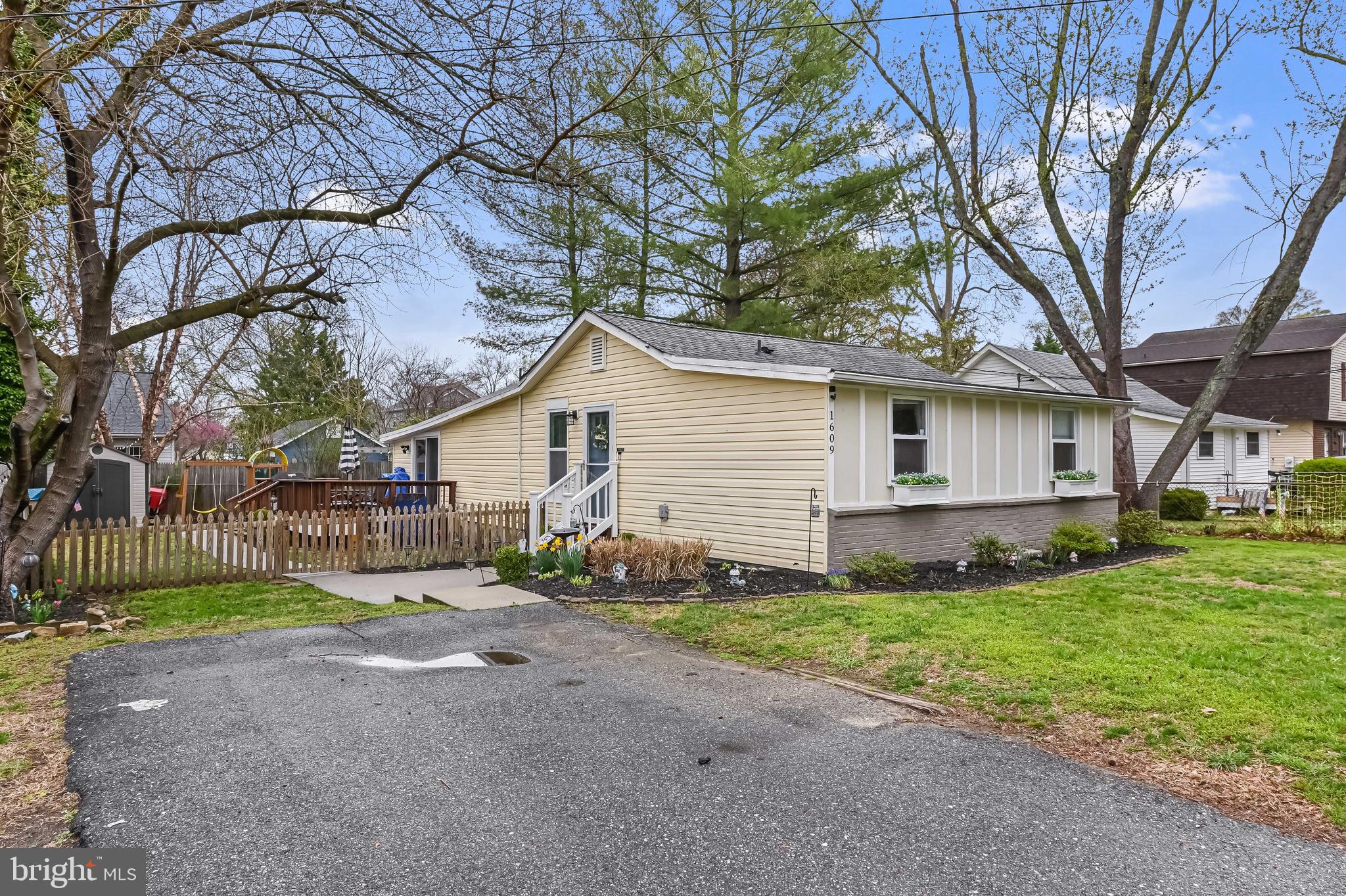 1609 ROCKHOLD ROAD