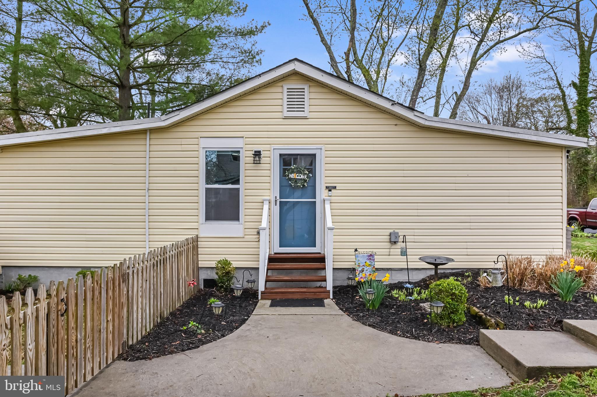 WOODLAND BEACH - Residential