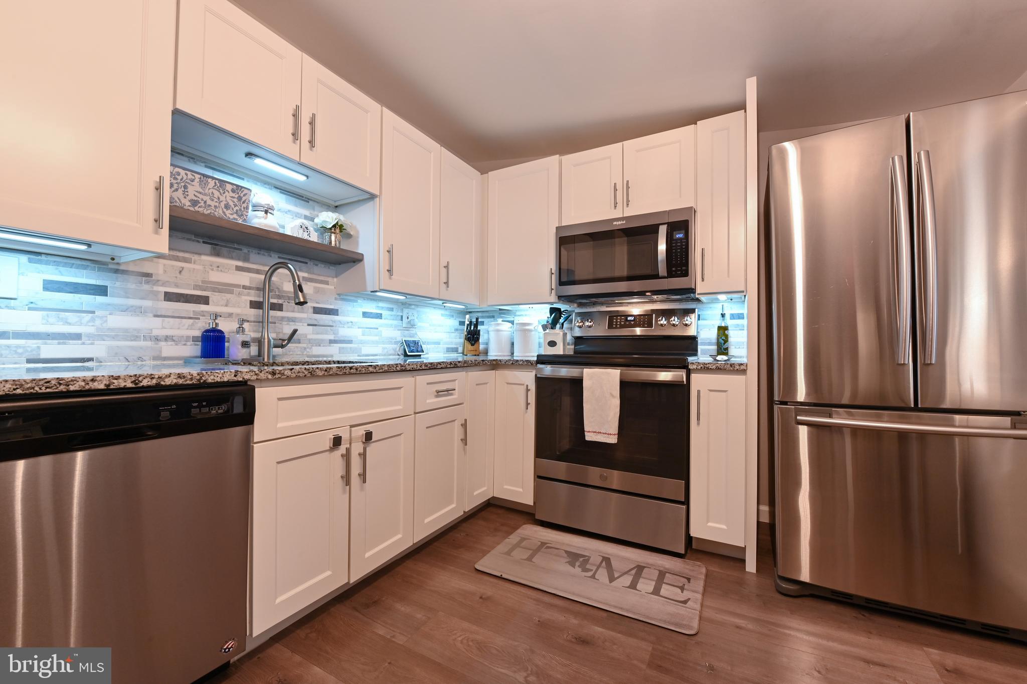 WOODLAND BEACH - Residential