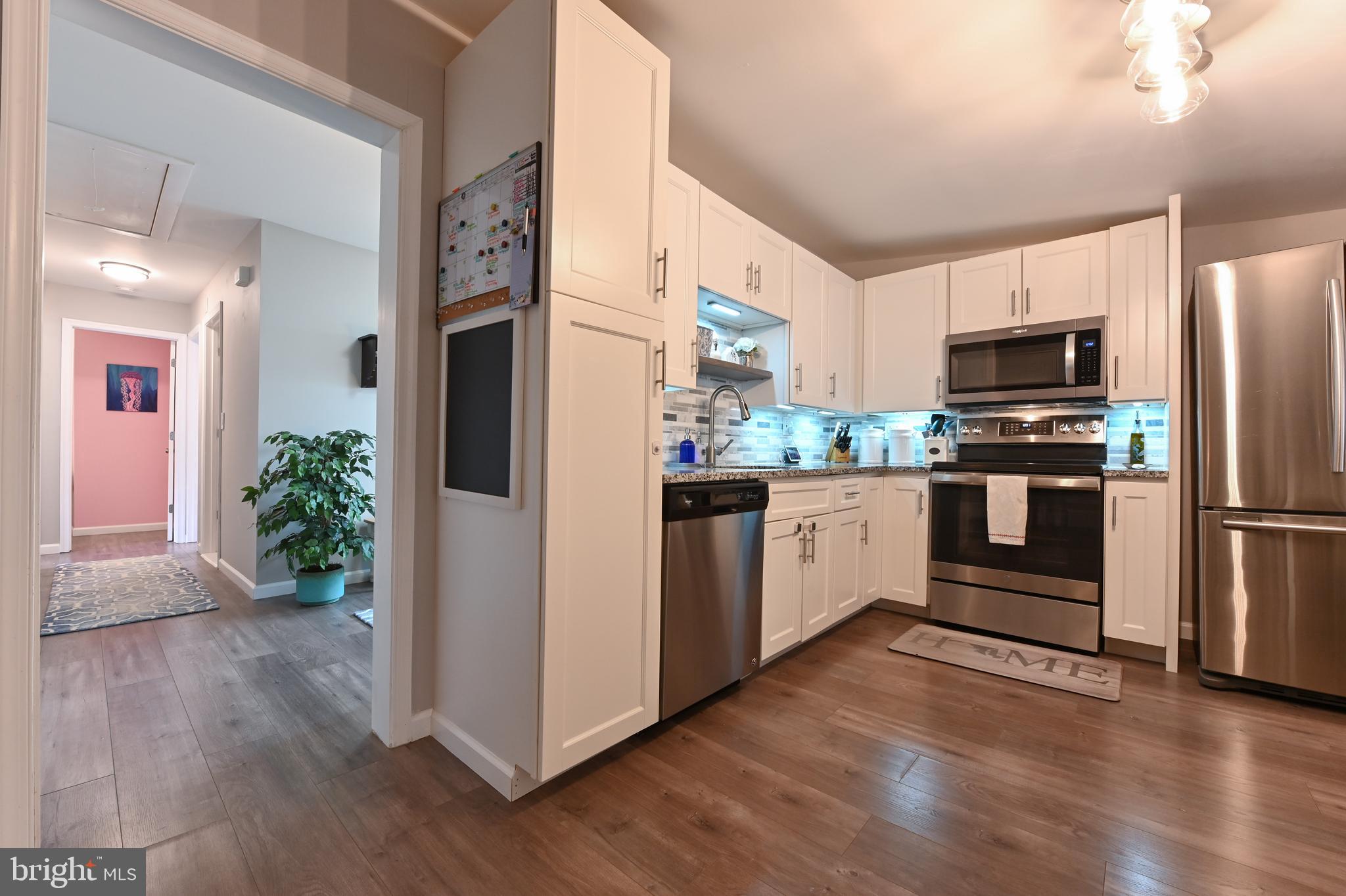 WOODLAND BEACH - Residential