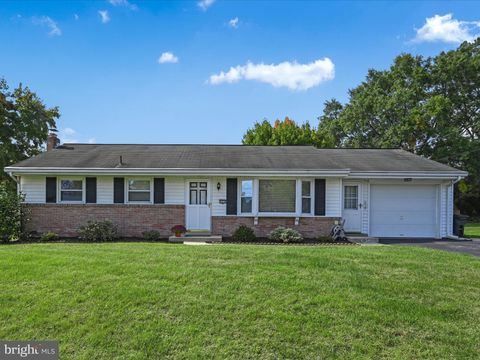 Photo of 5416 Rainbow Drive, EAST PETERSBURG, PA 17520 (MLS # PALA2057966)