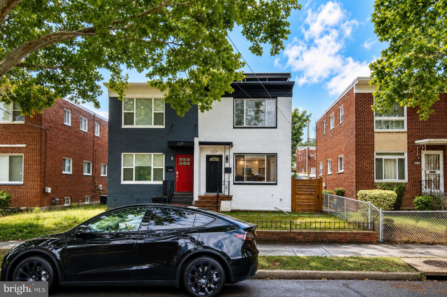 1237 EMERSON STREET NE