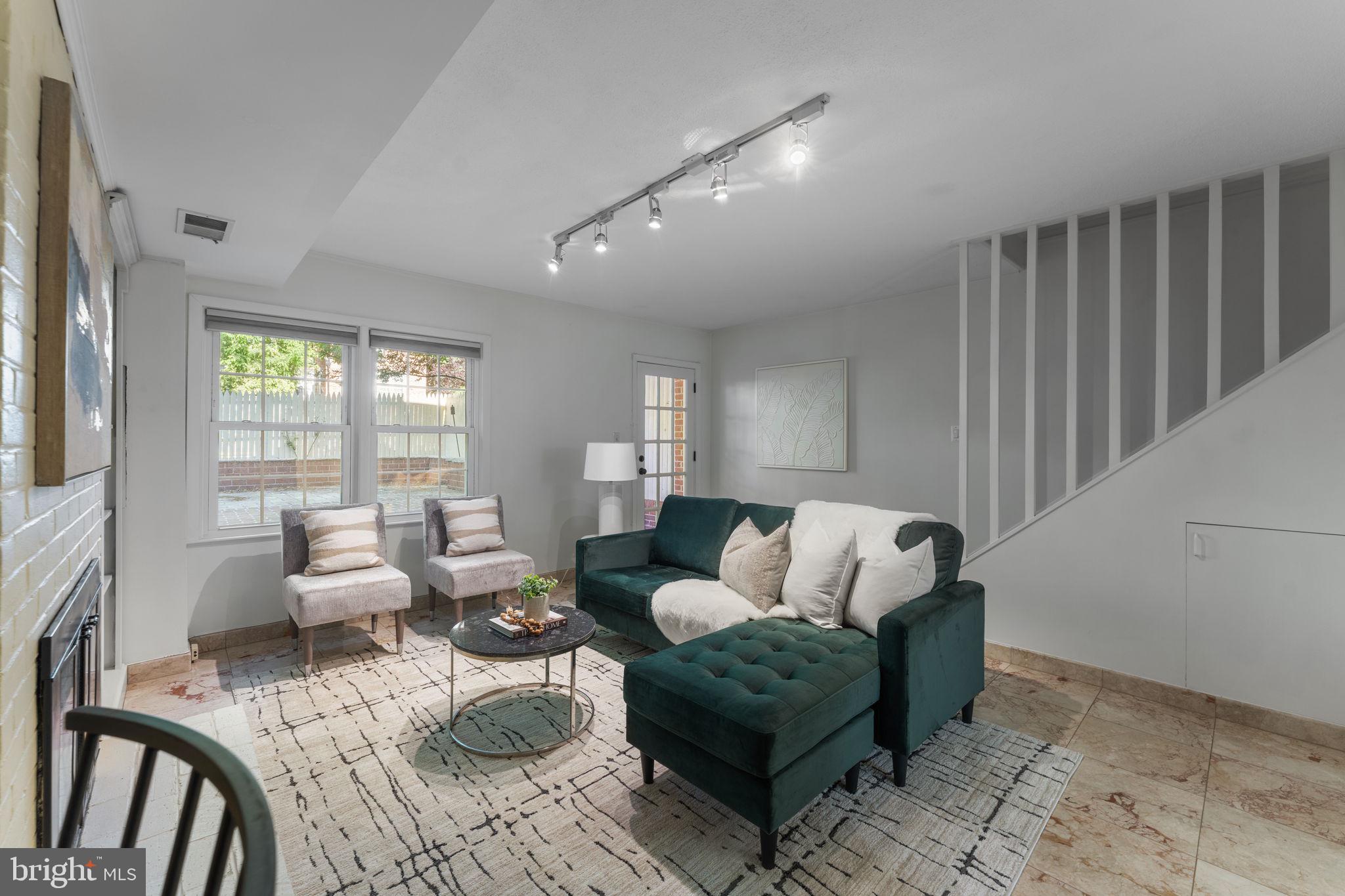 YATES GARDENS - Residential