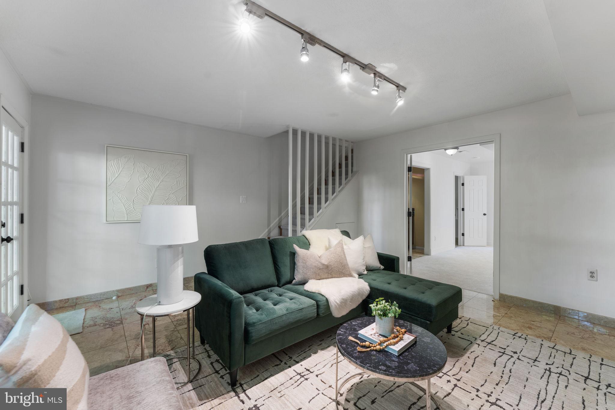 YATES GARDENS - Residential