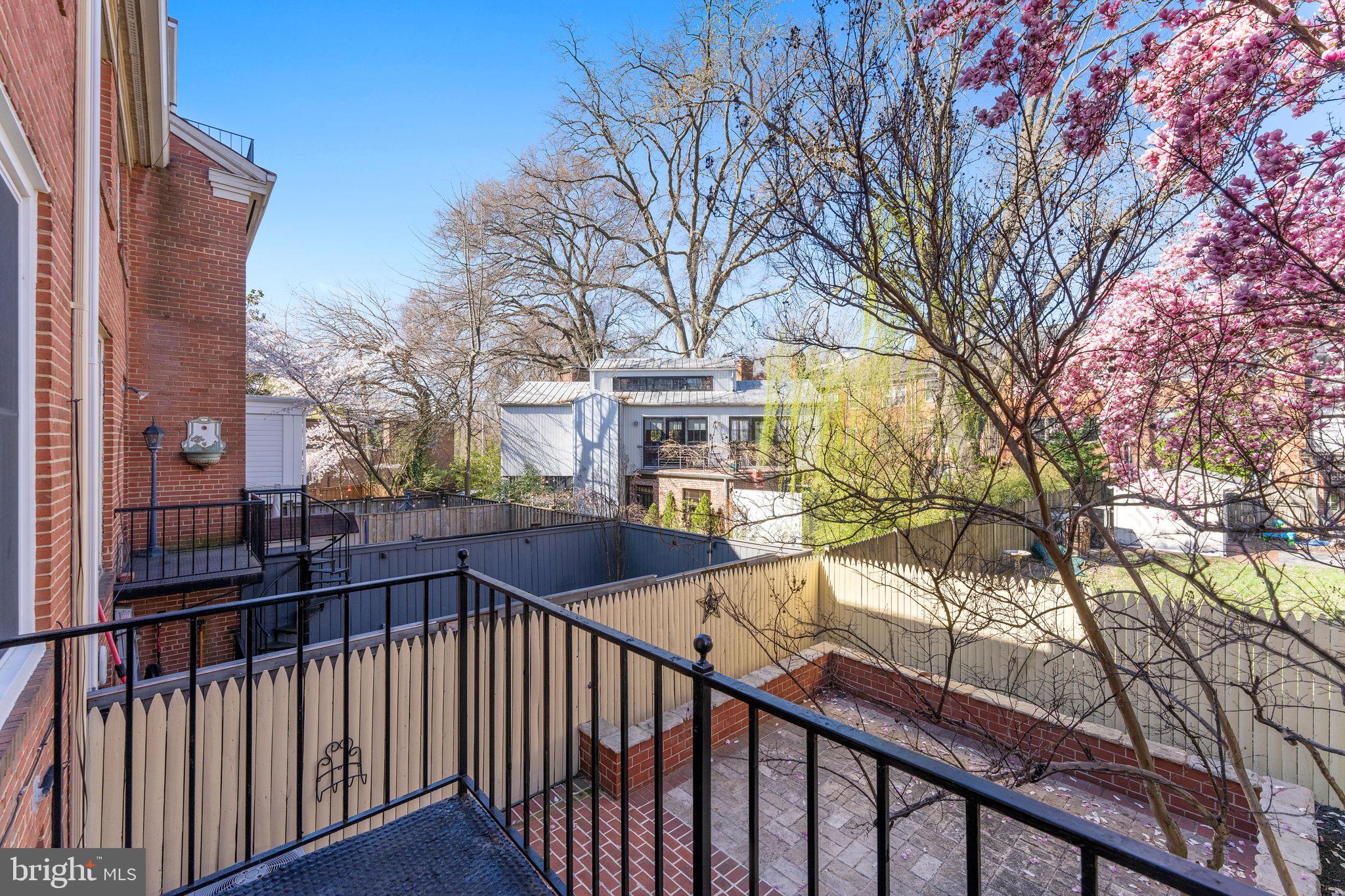 YATES GARDENS - Residential