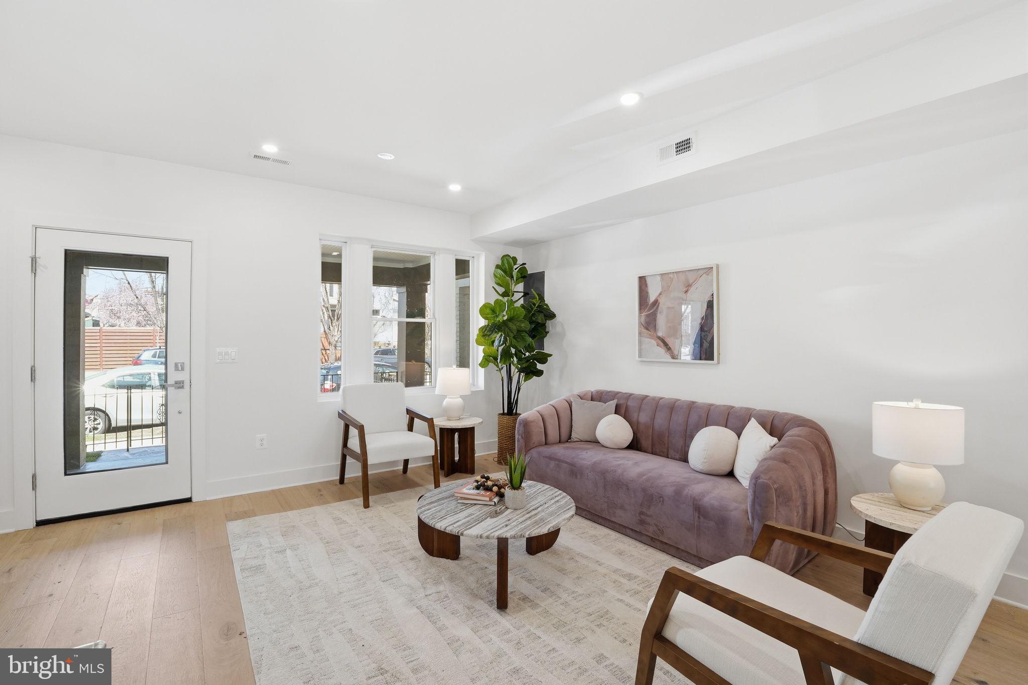 1739 INDEPENDENCE AVENUE SE