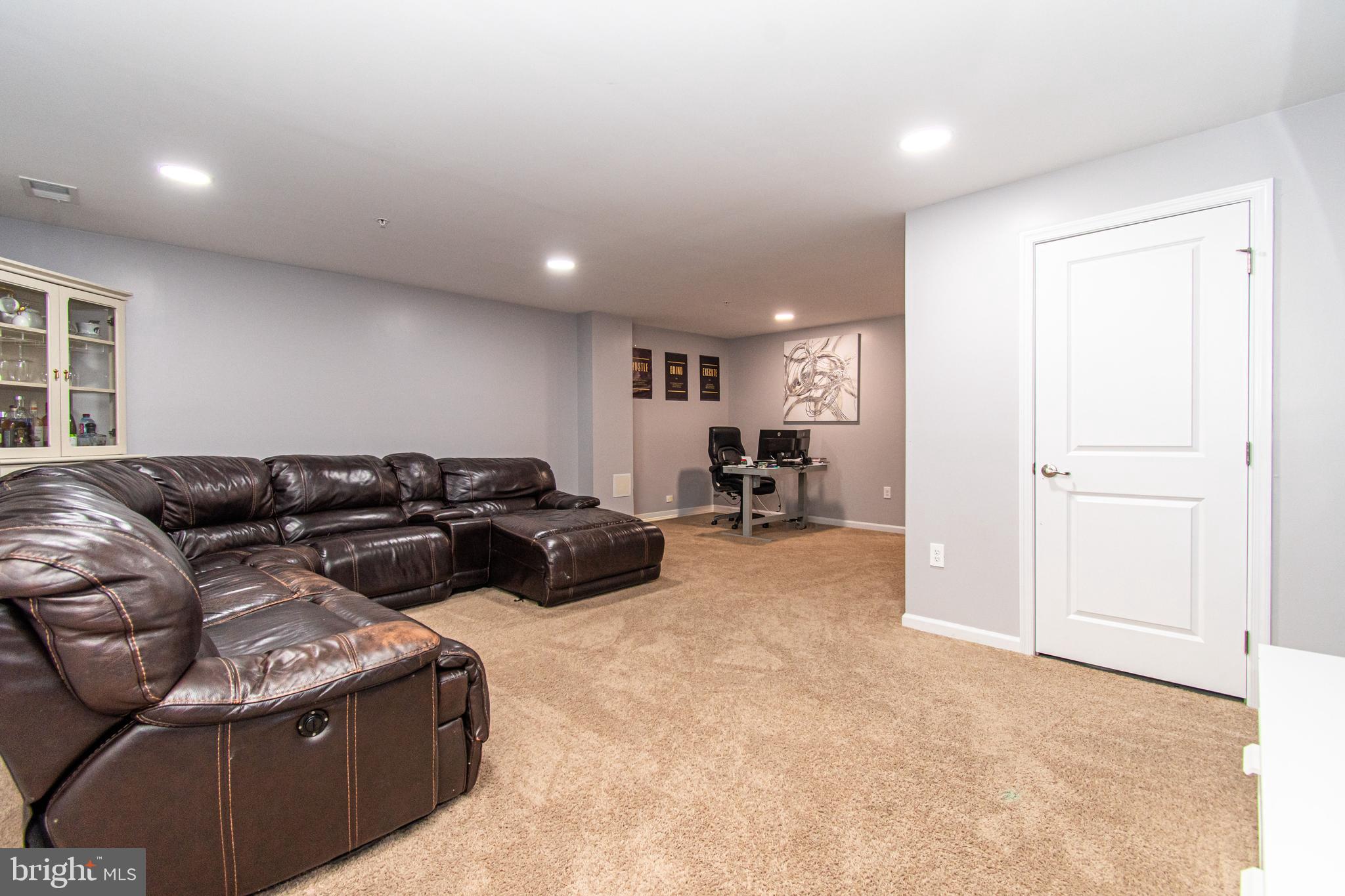 LANDSDALE - Residential Lease