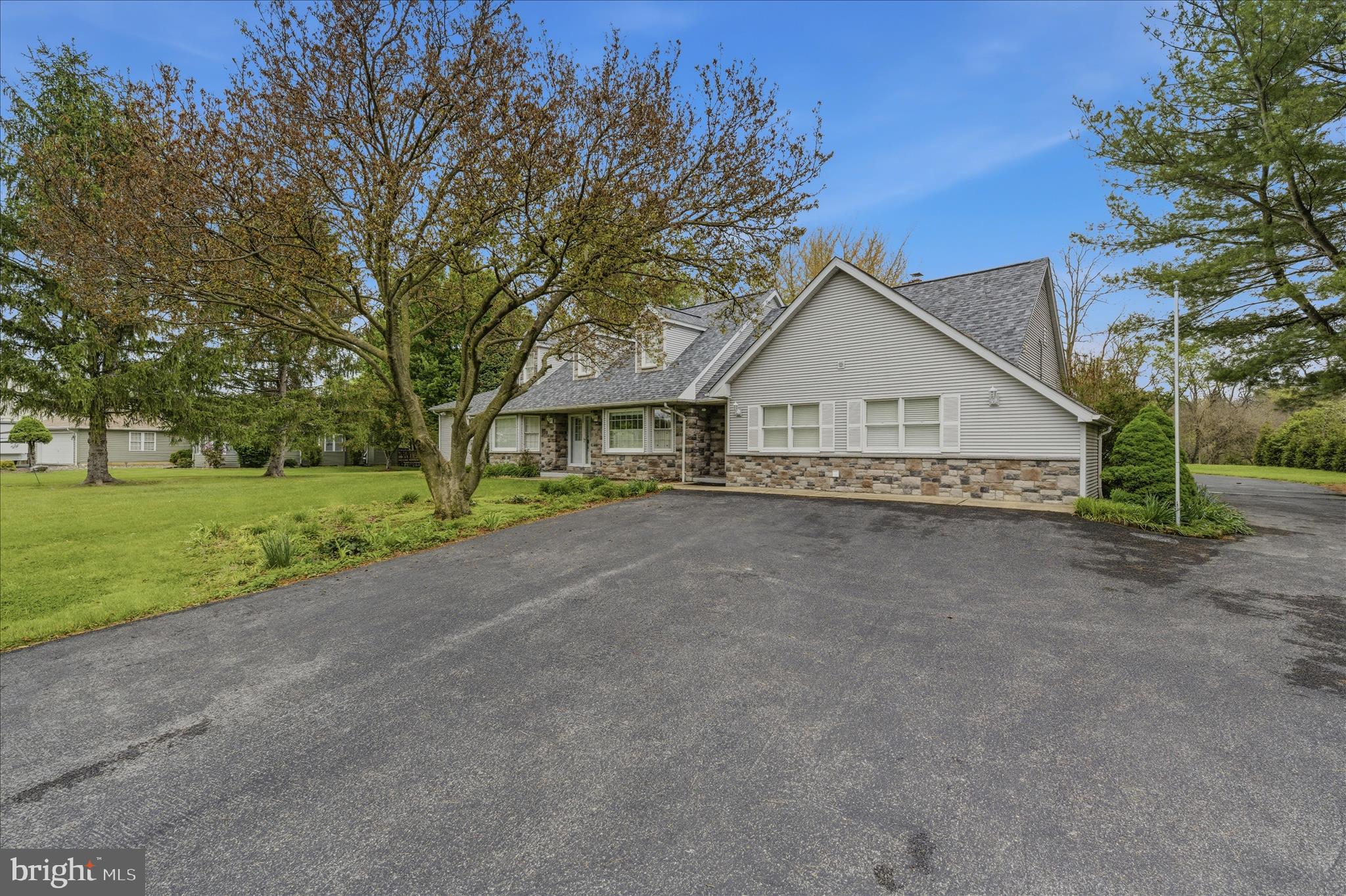 MOUNTAIN BROOK ESTATES - Residential
