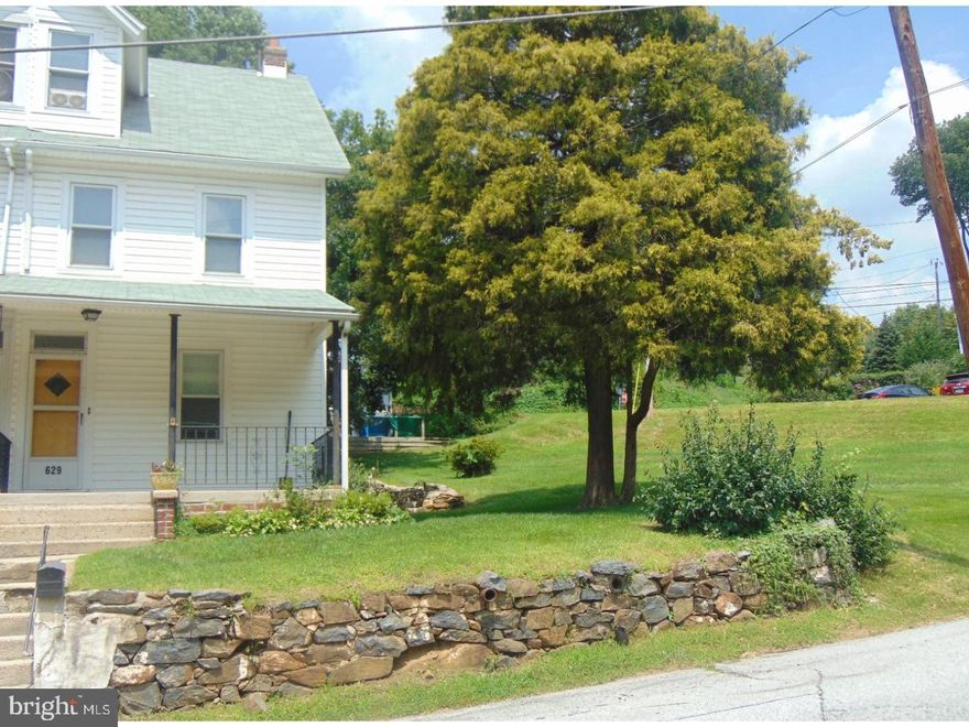 Move in ready twin available for immediate occupancy. So much to offer, including a covered front porch, 3 bedrooms, large yard, basement laundry, freshly painted and nicely updated.