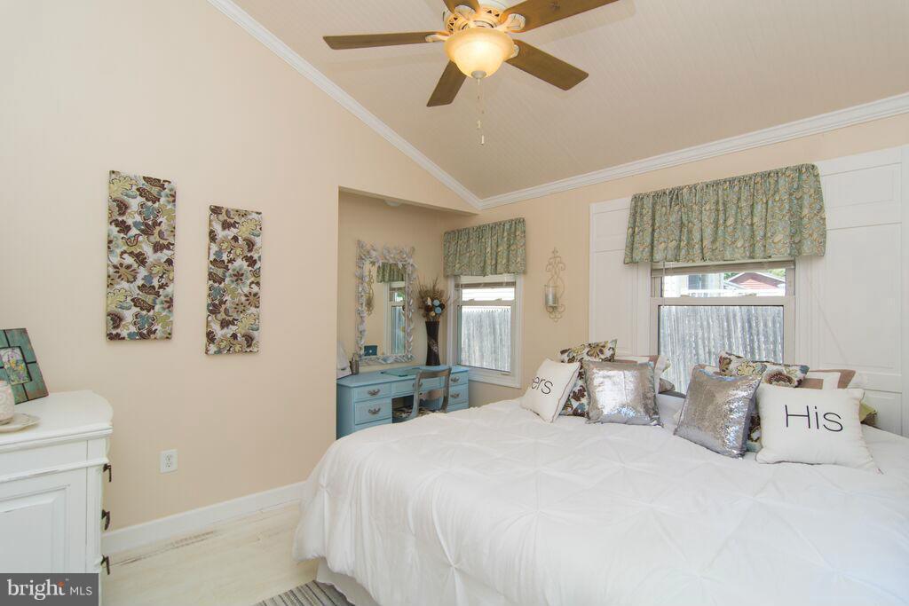 WOODLAND BEACH - Residential