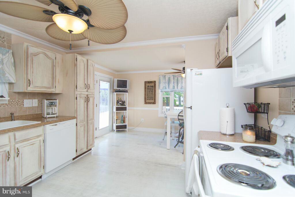 WOODLAND BEACH - Residential