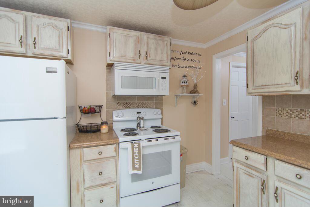 WOODLAND BEACH - Residential