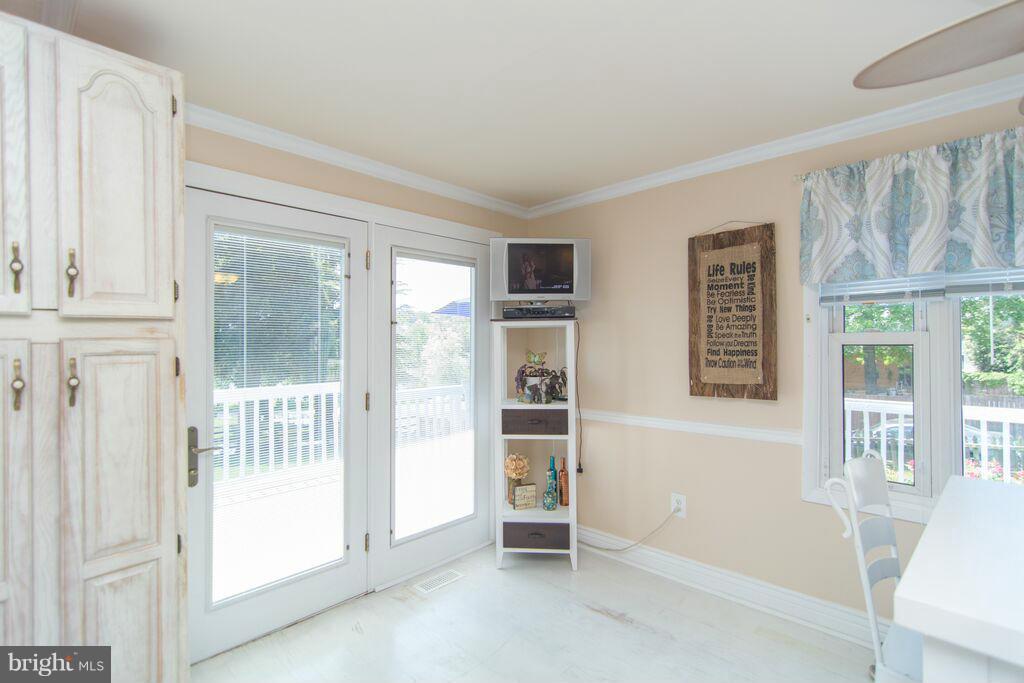 WOODLAND BEACH - Residential