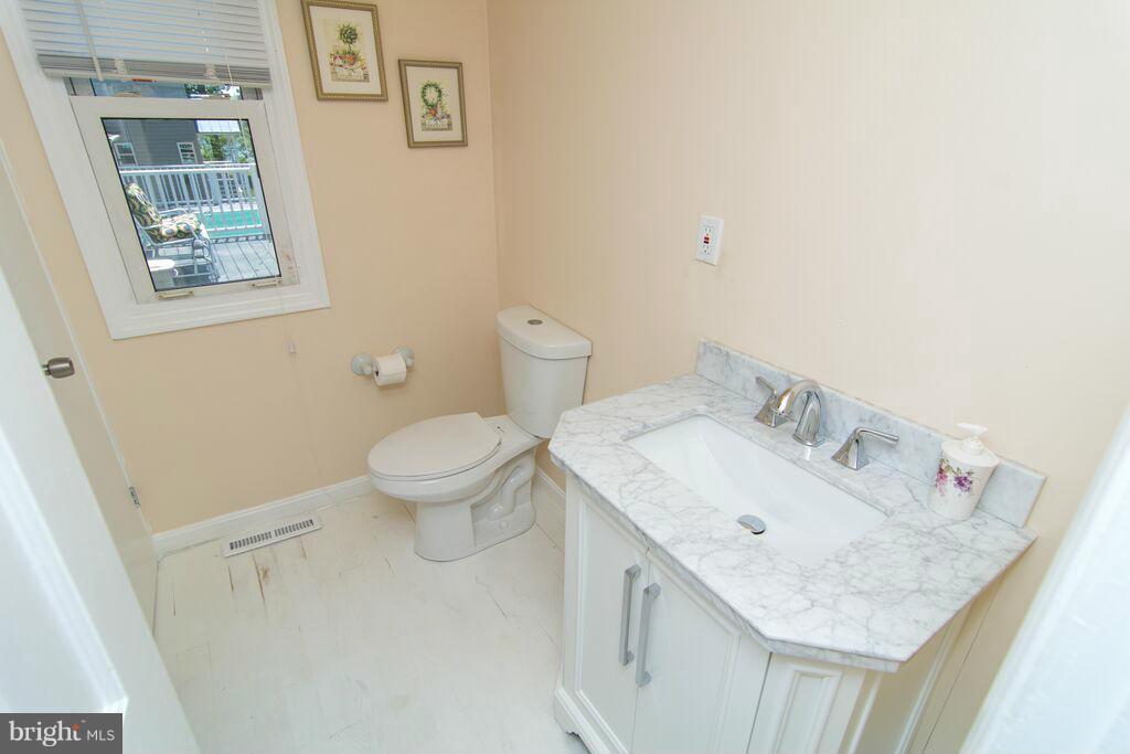 WOODLAND BEACH - Residential