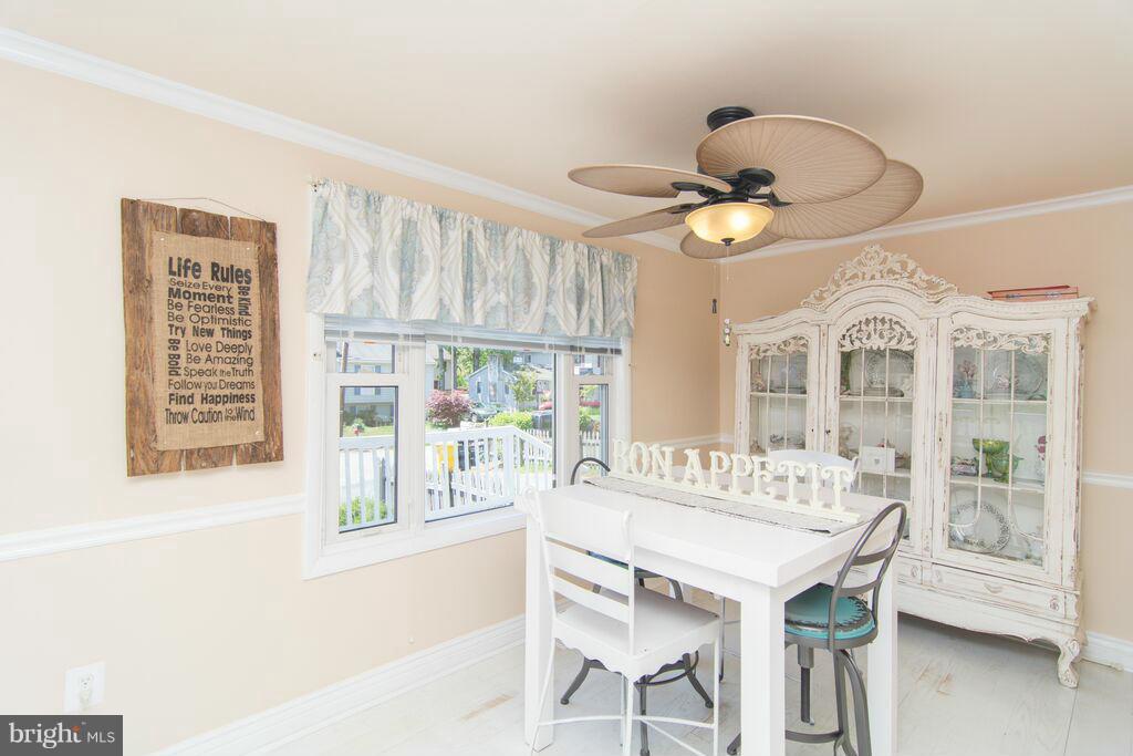 WOODLAND BEACH - Residential