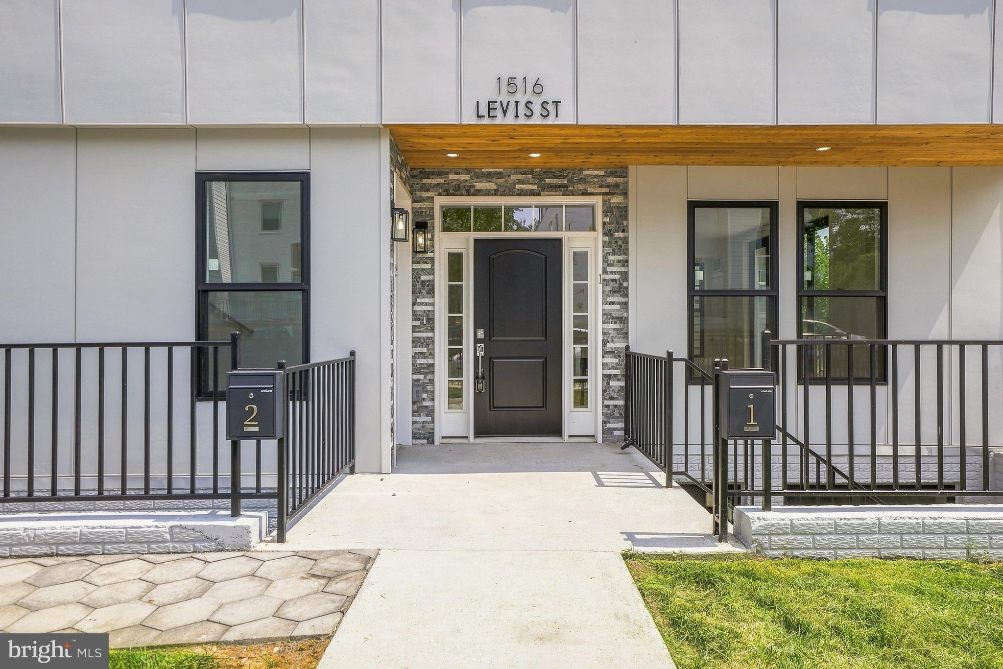 1516 LEVIS STREET NE 2