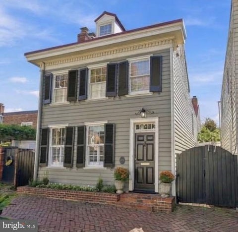 Photo of 208 Gibbon Street, ALEXANDRIA, VA 22314 (MLS # VAAX2067786)