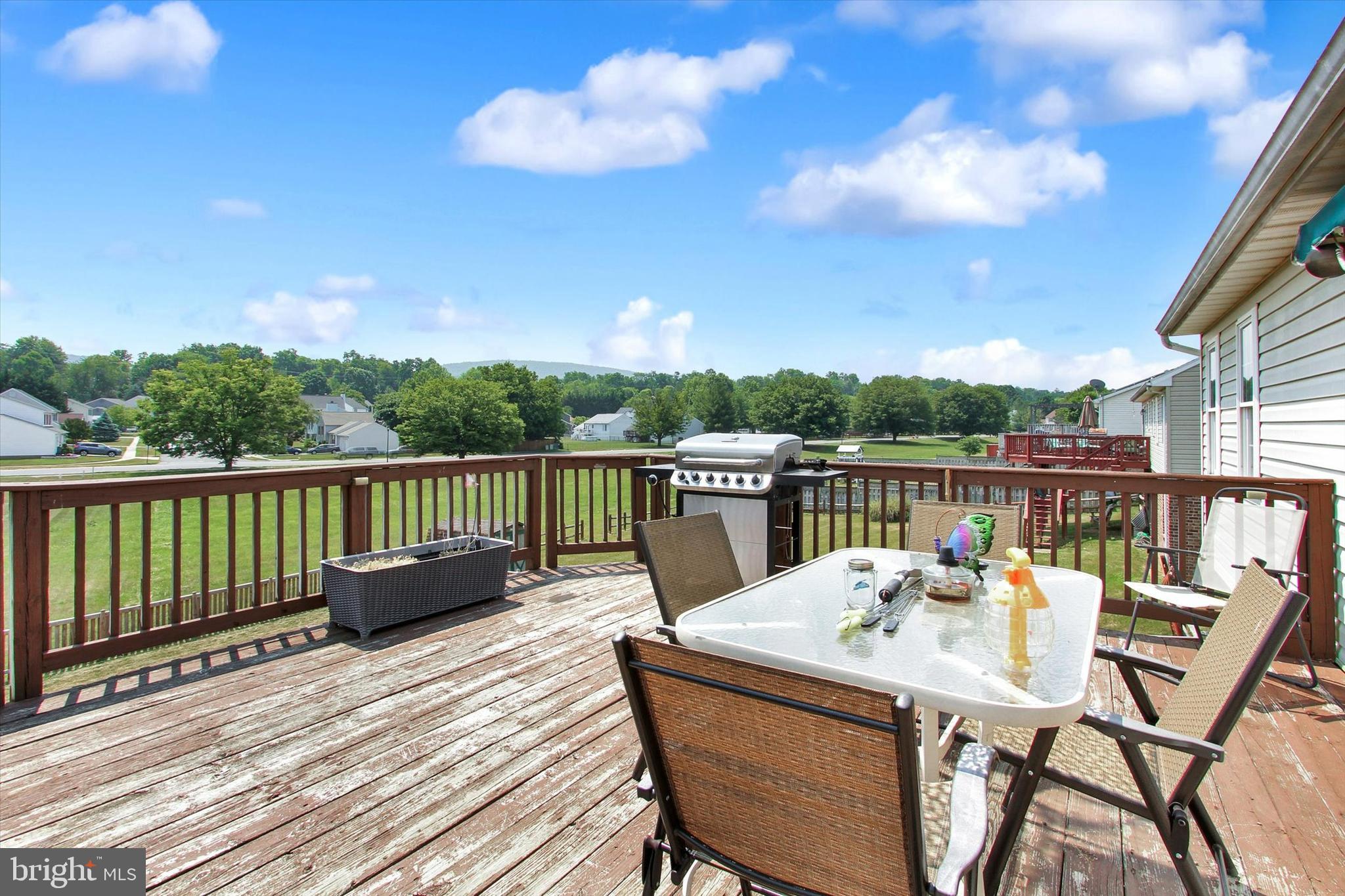 WHISPERING HILLS - Residential