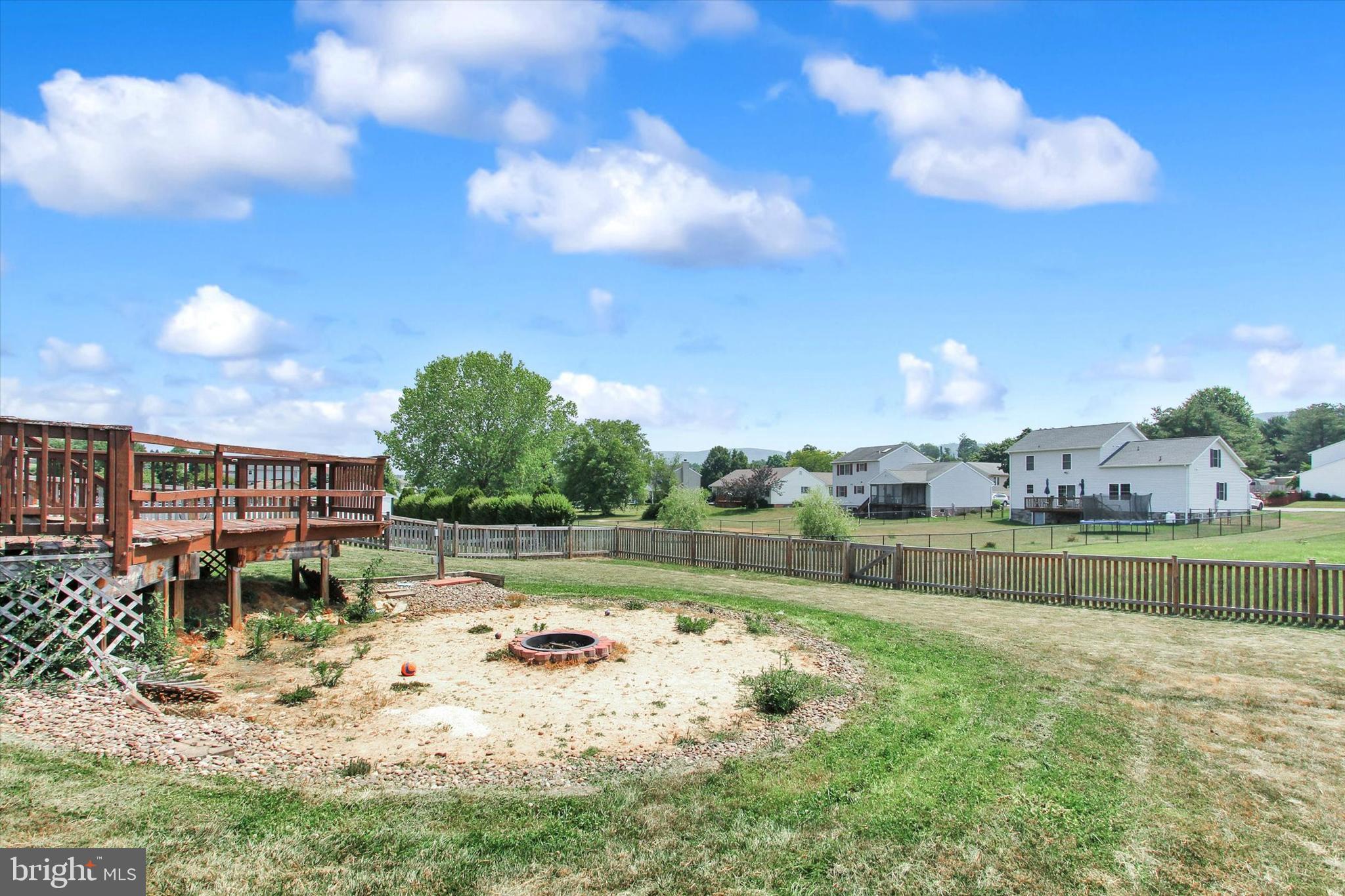 WHISPERING HILLS - Residential