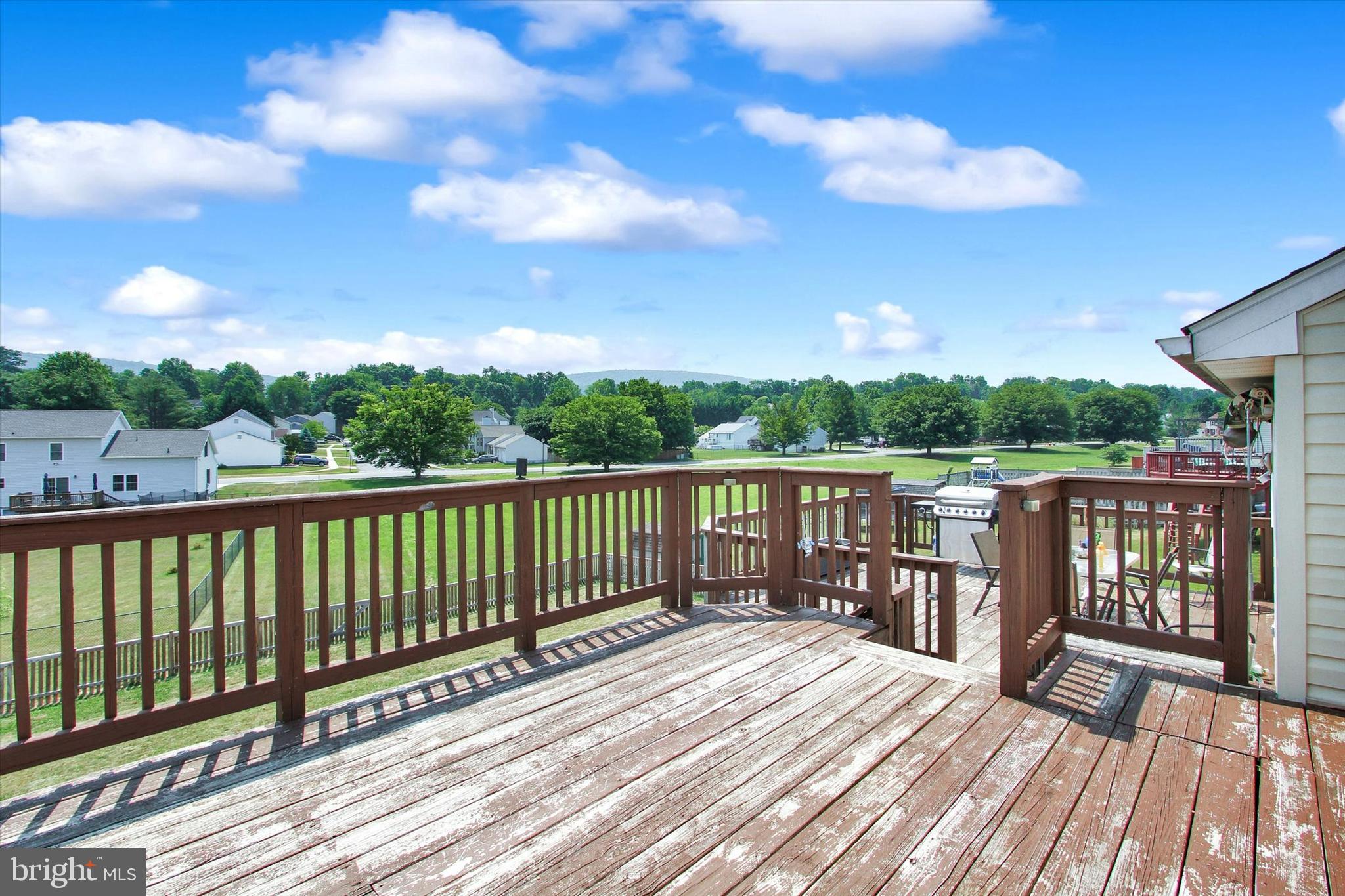 WHISPERING HILLS - Residential