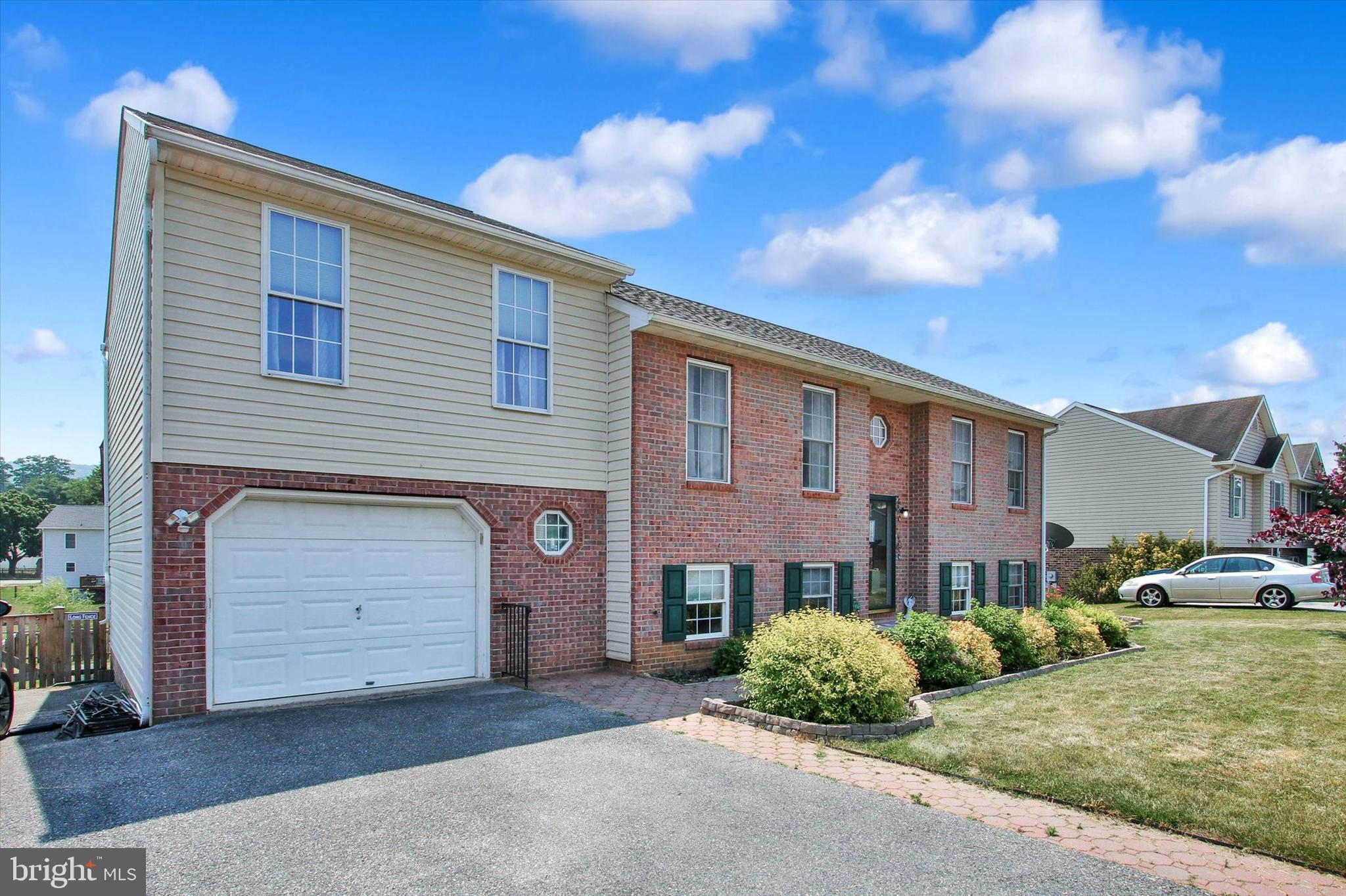 WHISPERING HILLS - Residential