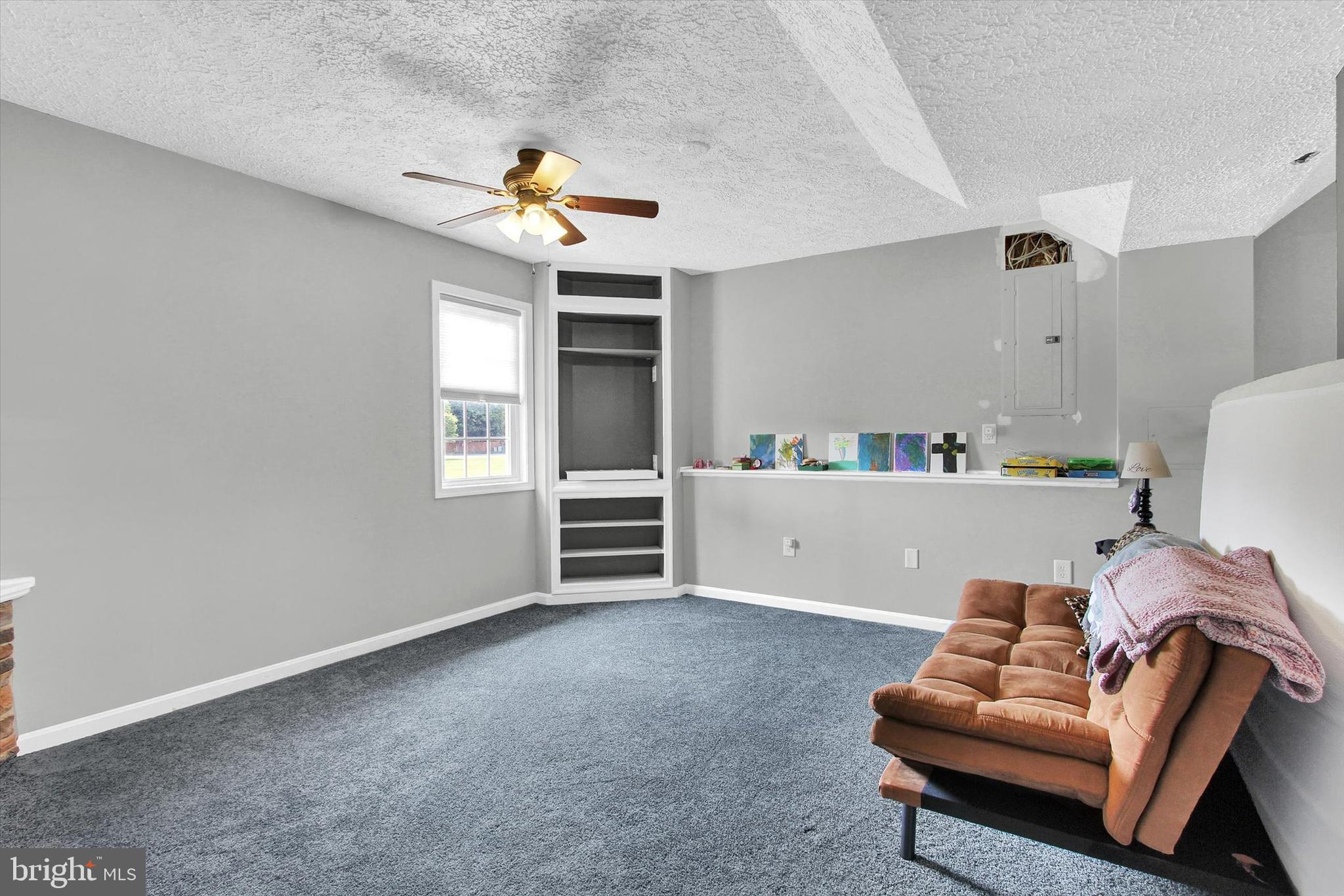 WHISPERING HILLS - Residential