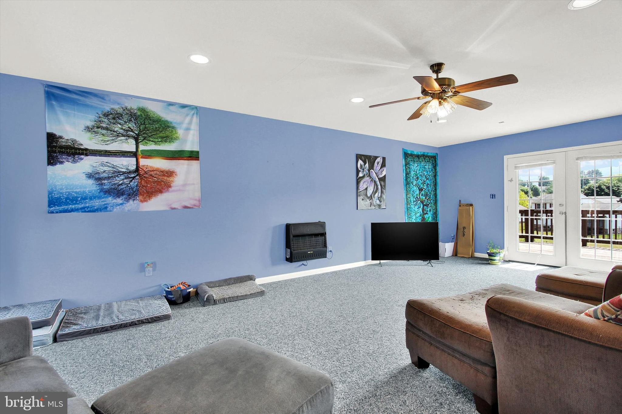 WHISPERING HILLS - Residential