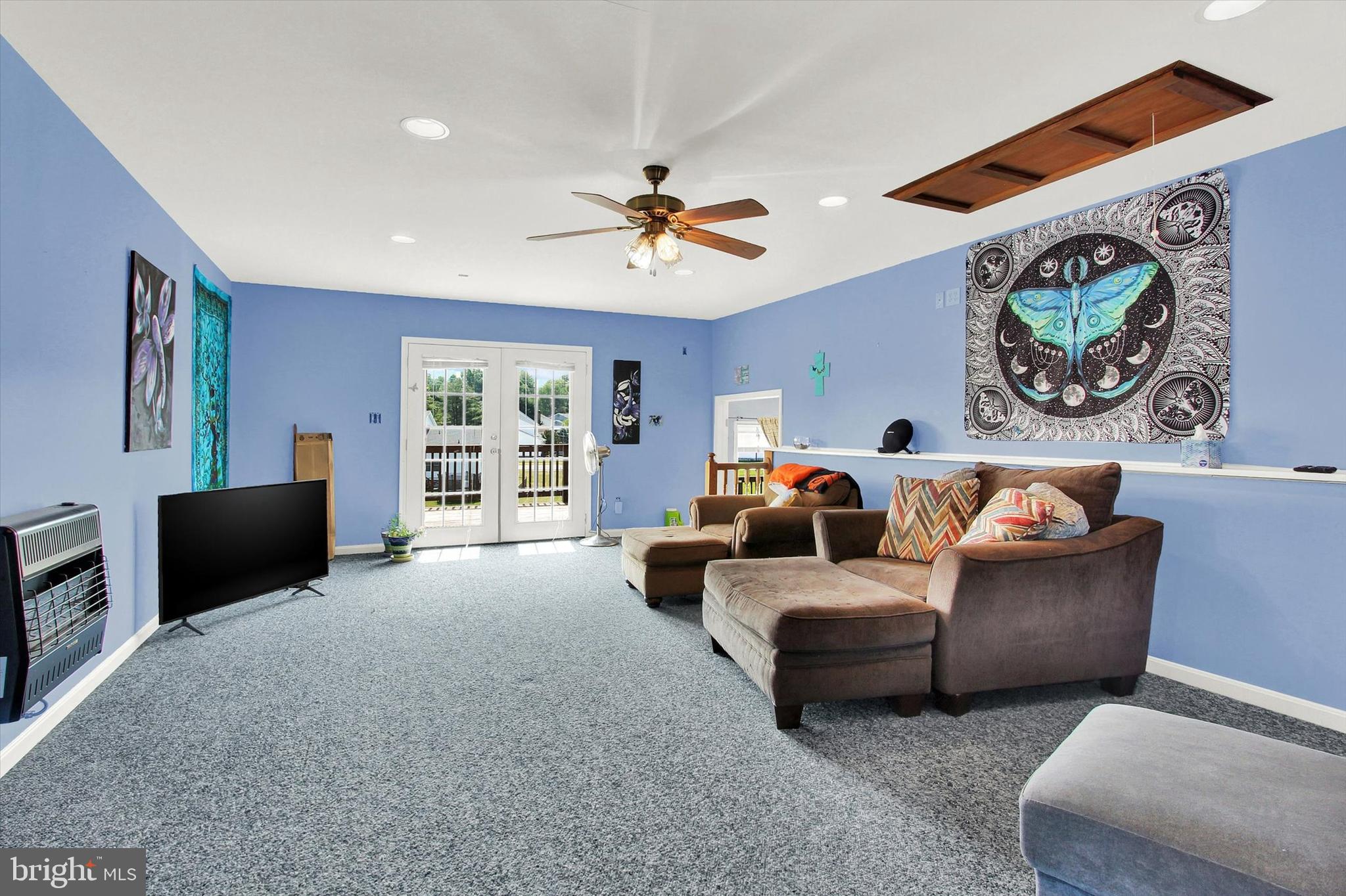 WHISPERING HILLS - Residential