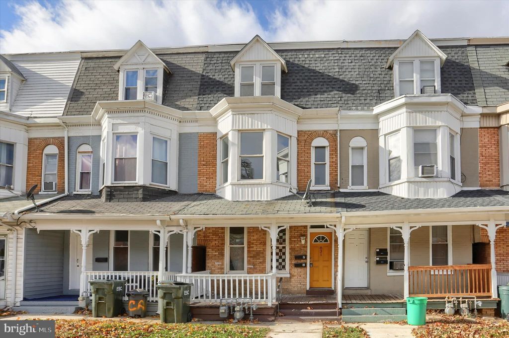 Photo of 831 Linden Avenue, YORK, PA 17404 (MLS # PAYK2093858)