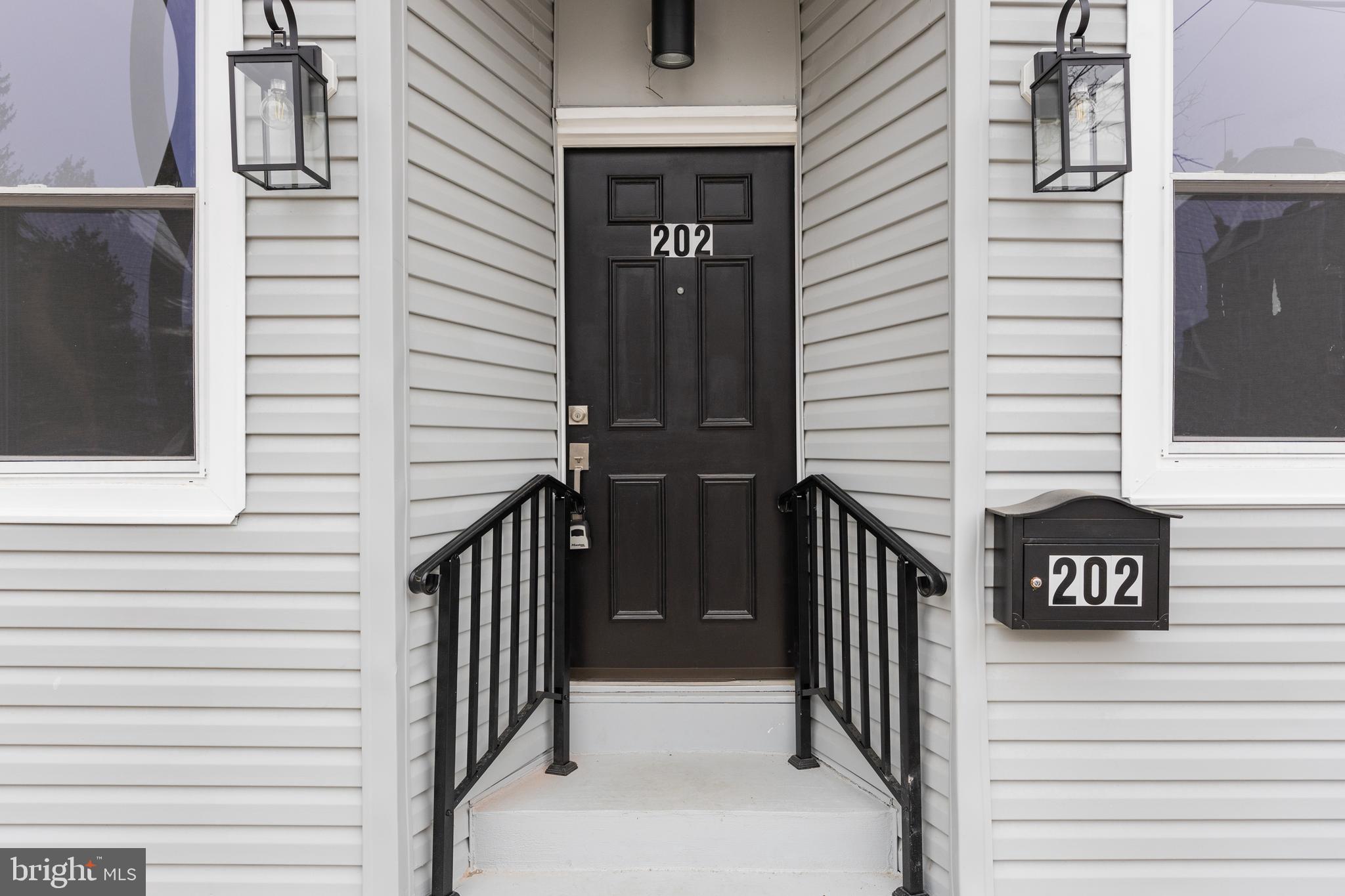 202 W UNION STREET