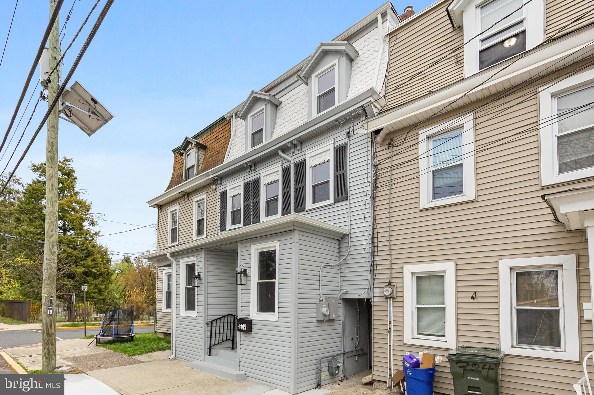 202 W UNION STREET