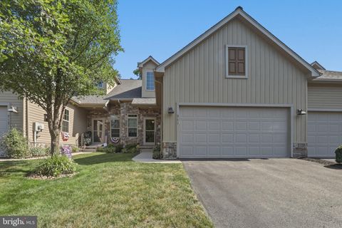 Townhouse For Sale - 915 Quail Run Drive Dr<br/> WAYNESBORO, PA 17268