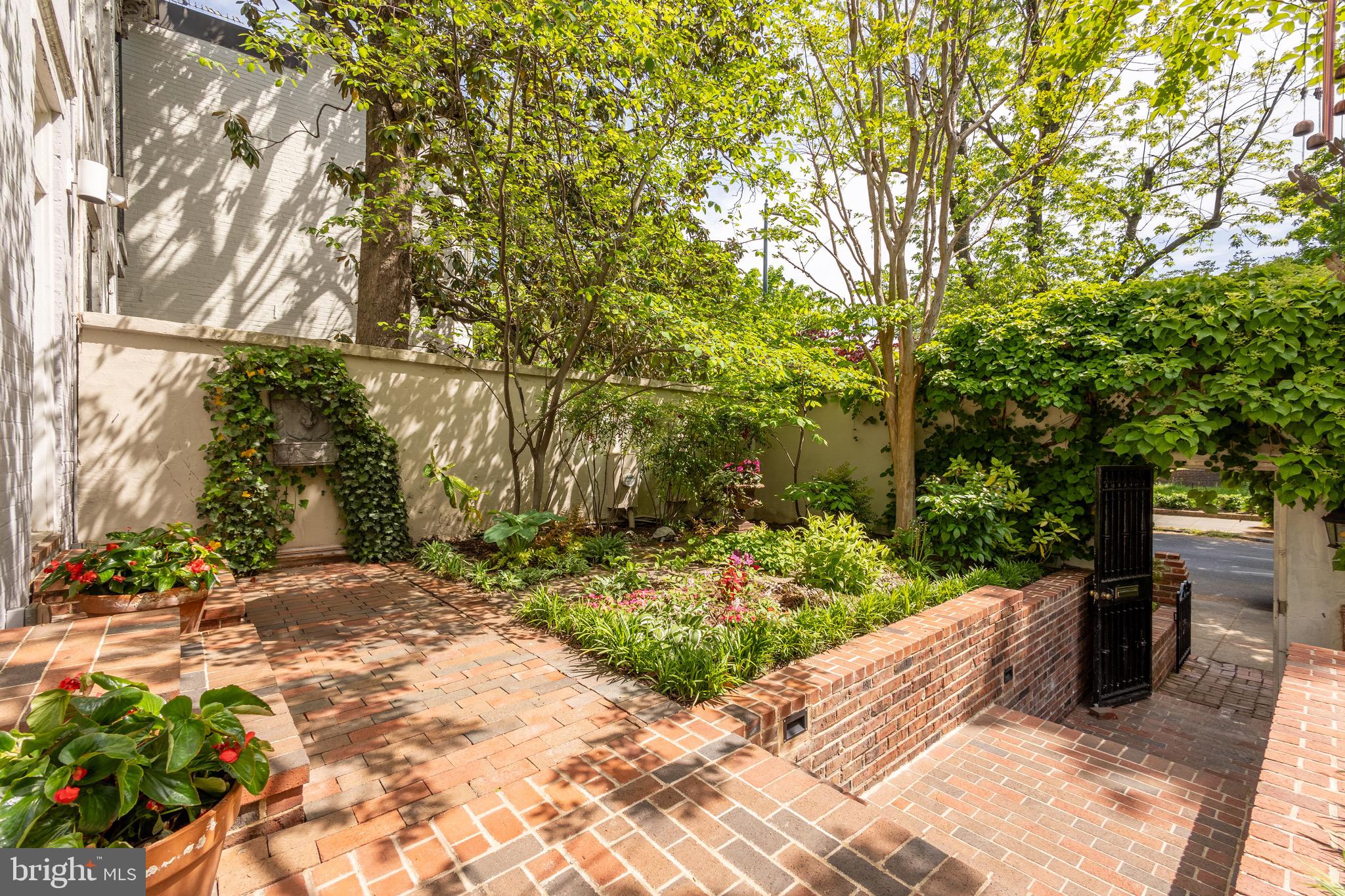 CAPITOL HILL EAST - Residential