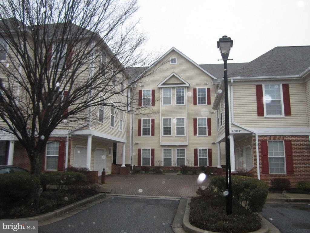 Second floor unit that backs to trees in the sought after Hollington community of Owings Mills, MD. Spacious 1,200 sq ft open floor plan with slider to deck. New carpet, new paint, newer appliances. Conveniently located in a peaceful setting.