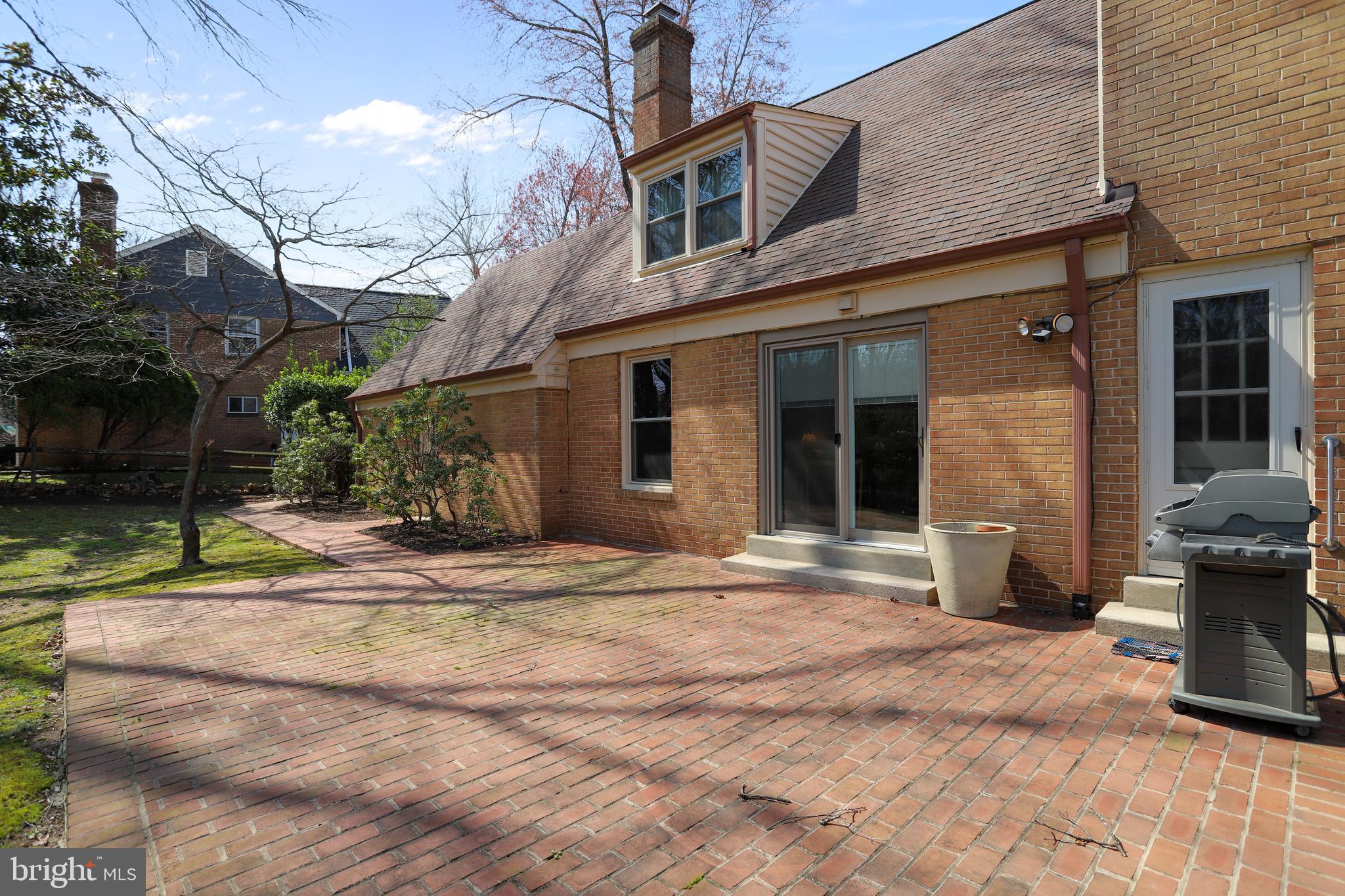 11209 FARMLAND DRIVE