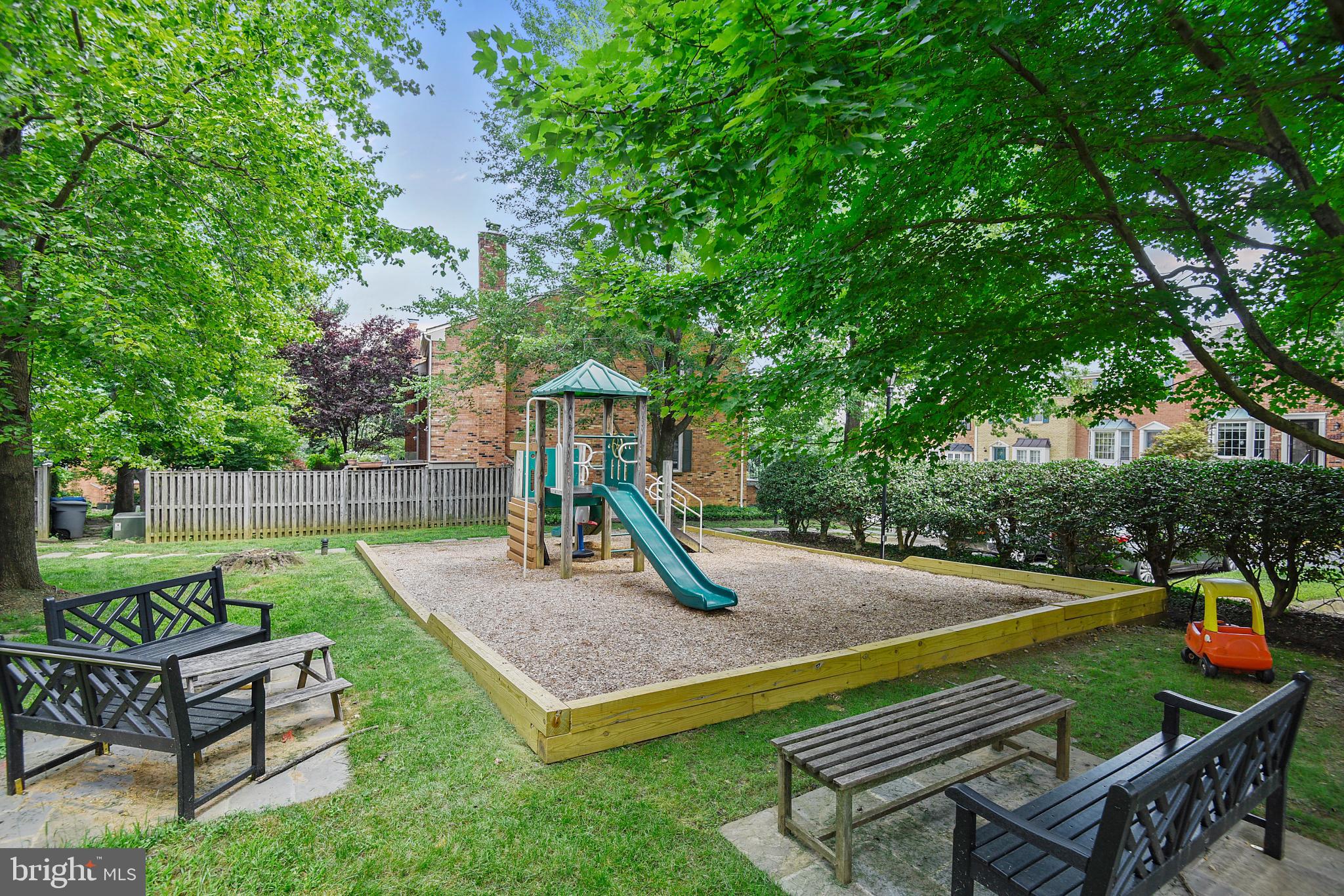 CHURCHILL SQUARE - Residential