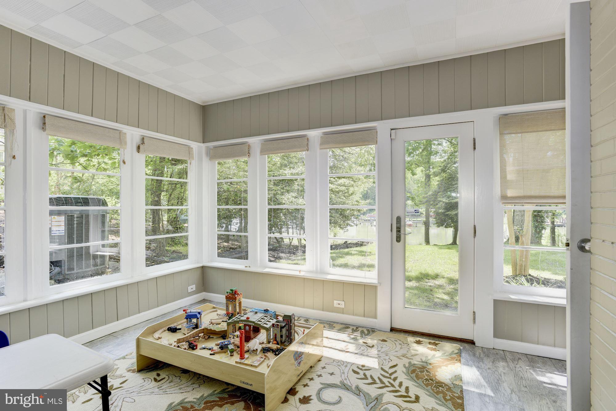 ANNAPOLIS ROADS - Residential