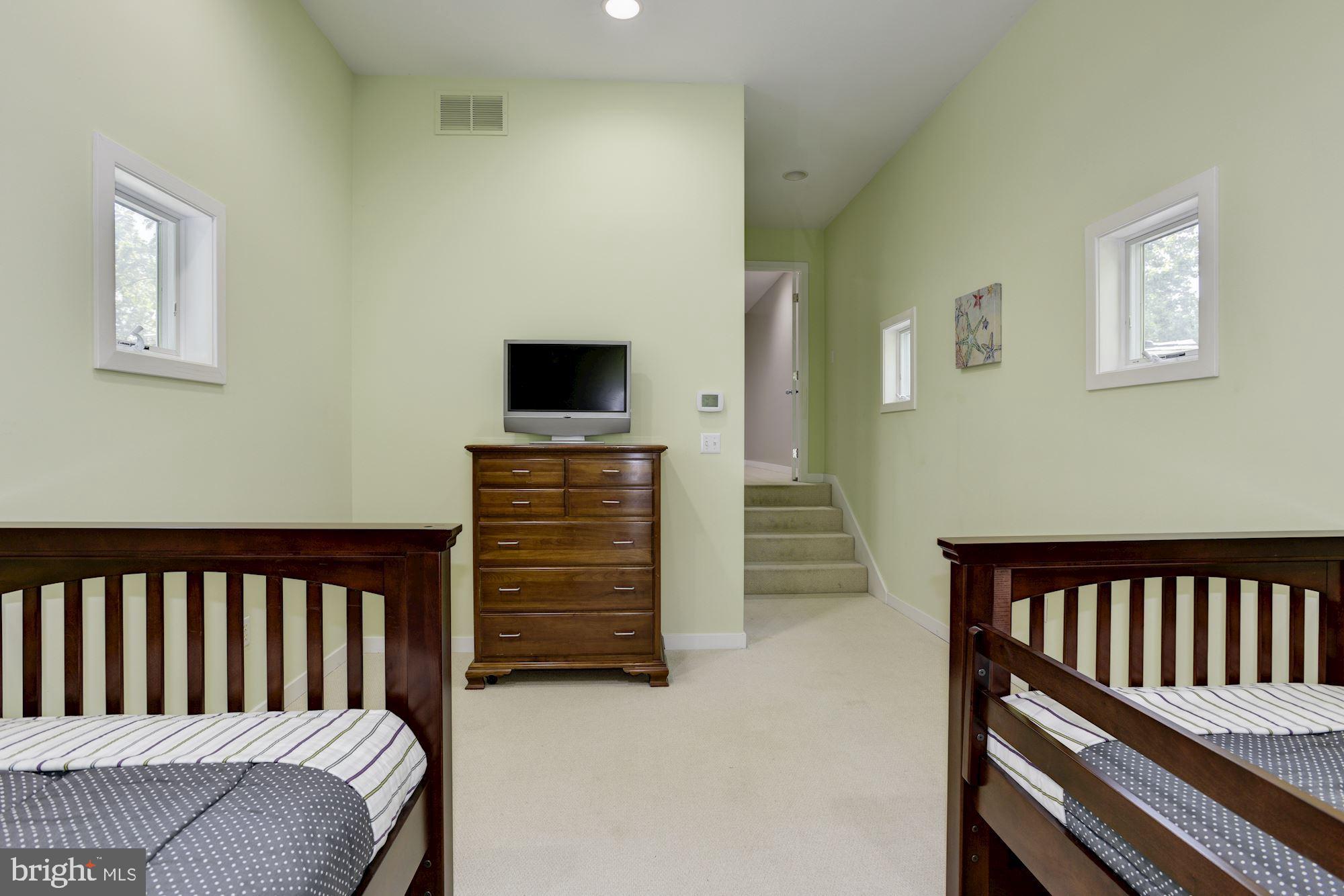 ANNAPOLIS ROADS - Residential