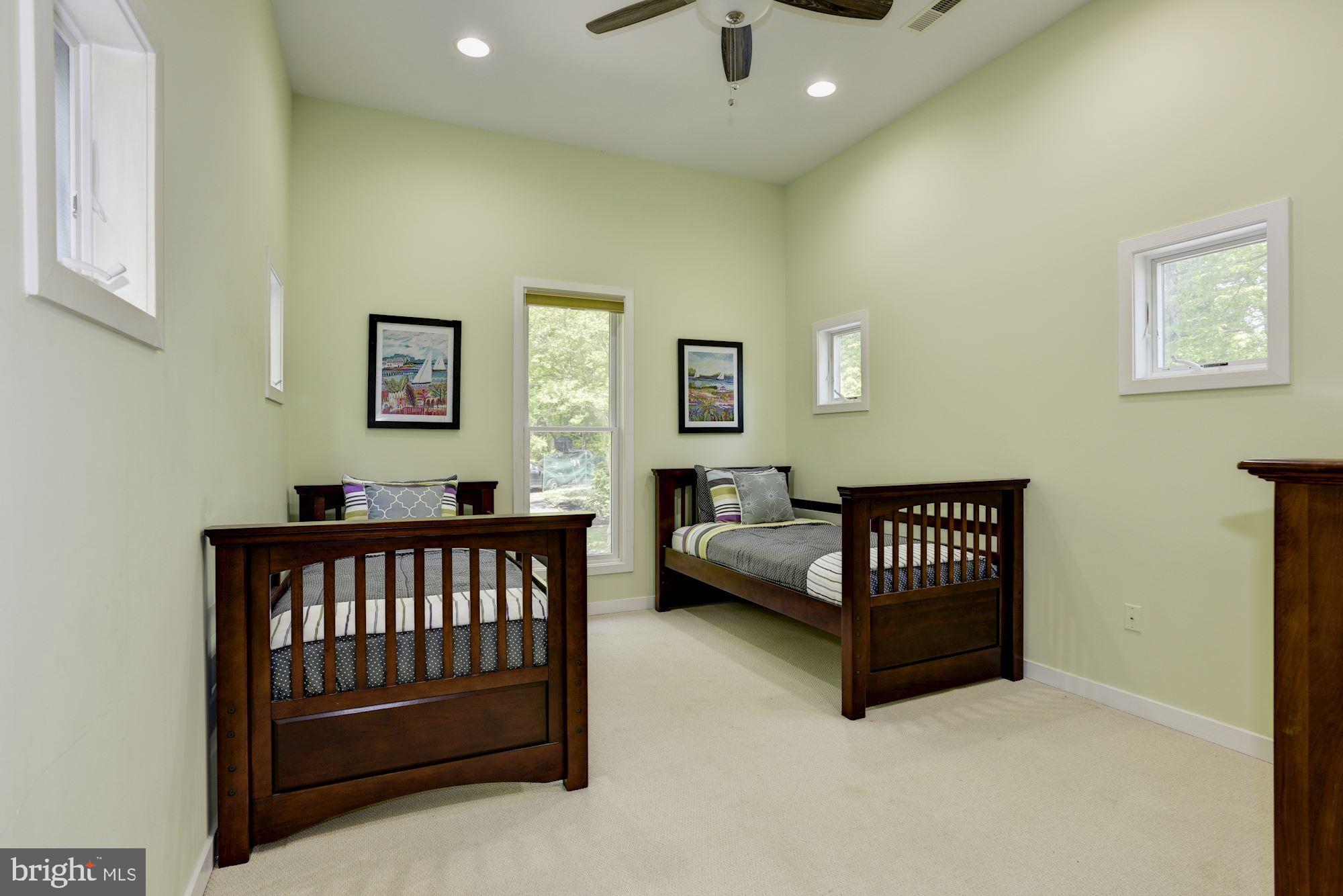 ANNAPOLIS ROADS - Residential