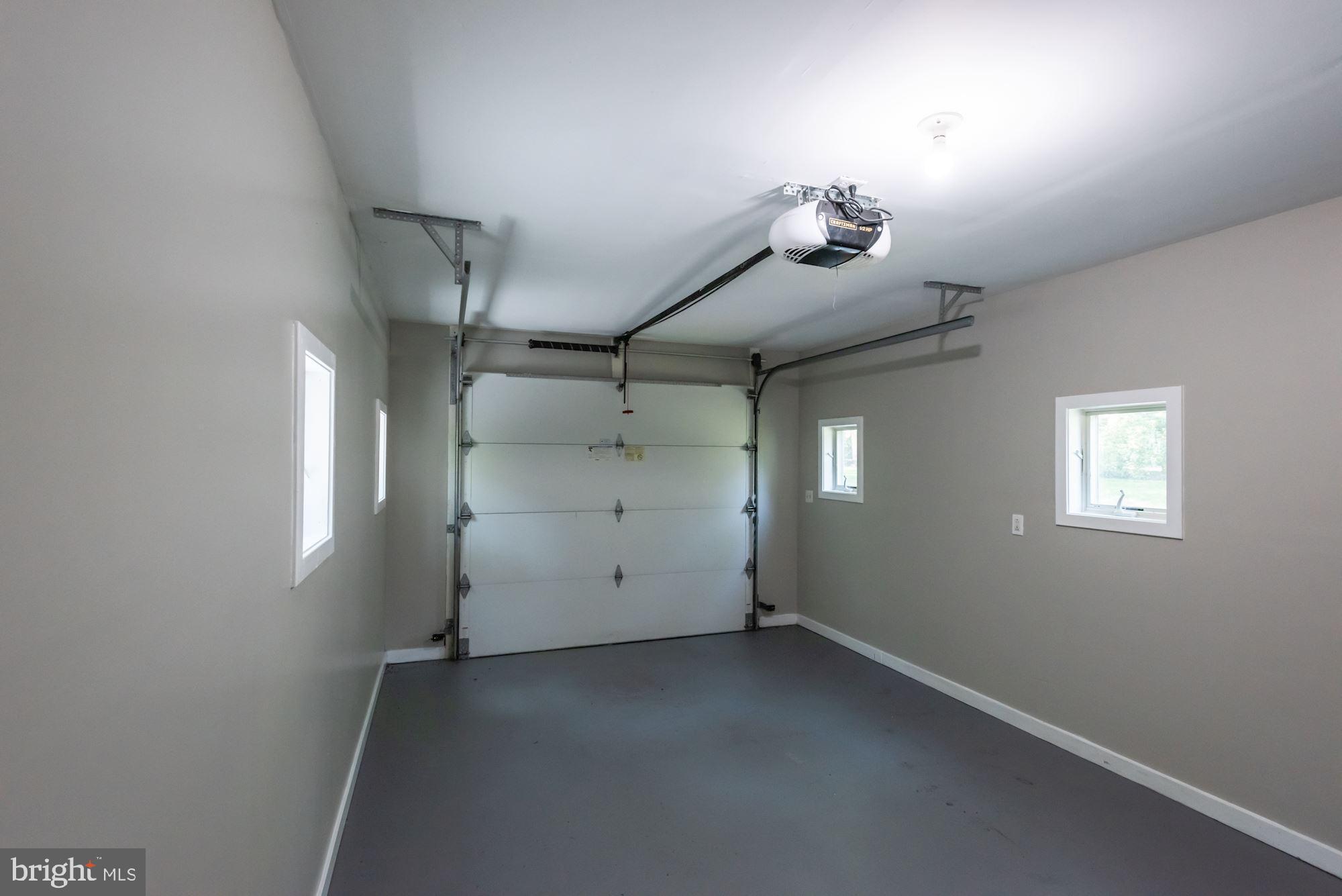 ANNAPOLIS ROADS - Residential