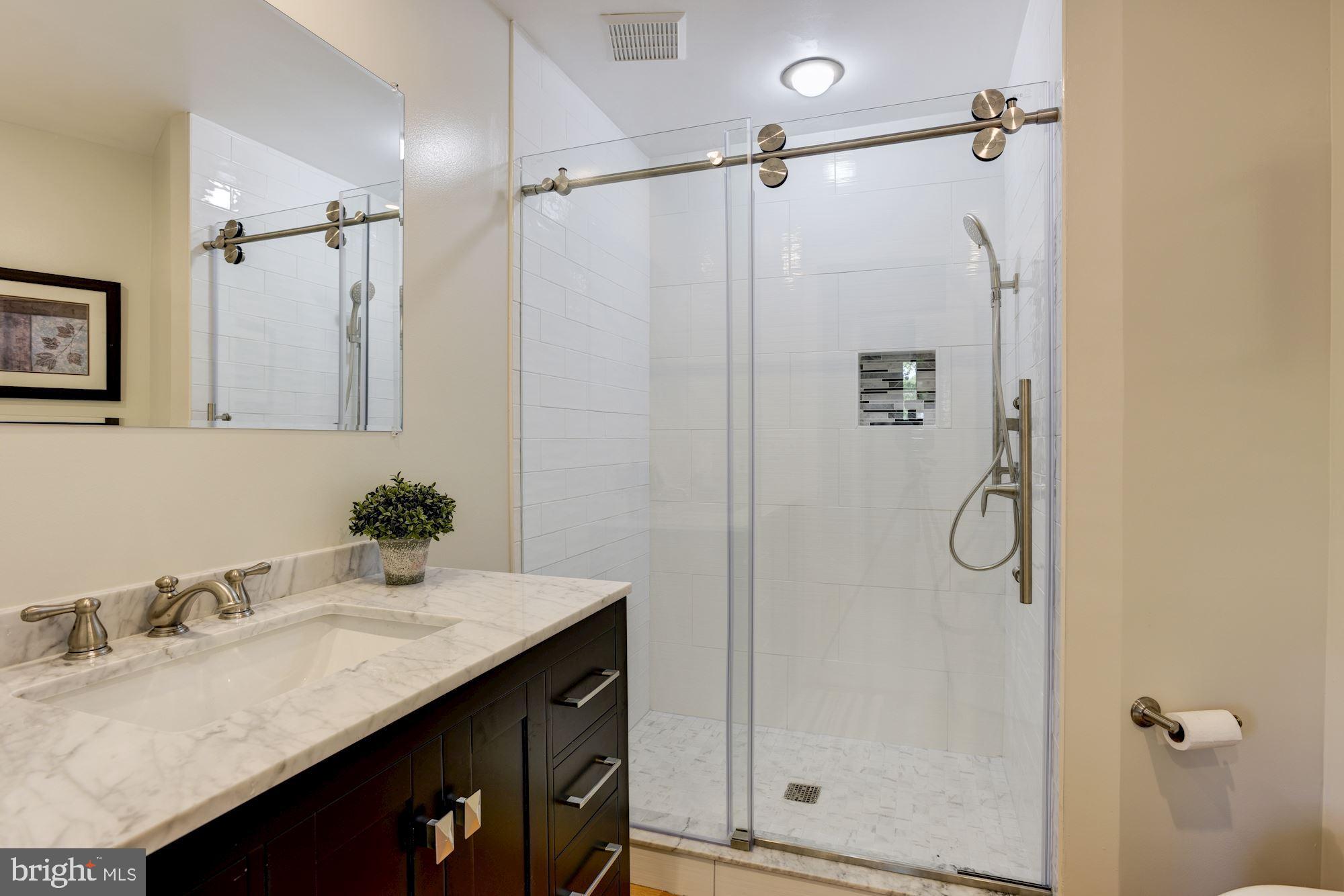 ANNAPOLIS ROADS - Residential