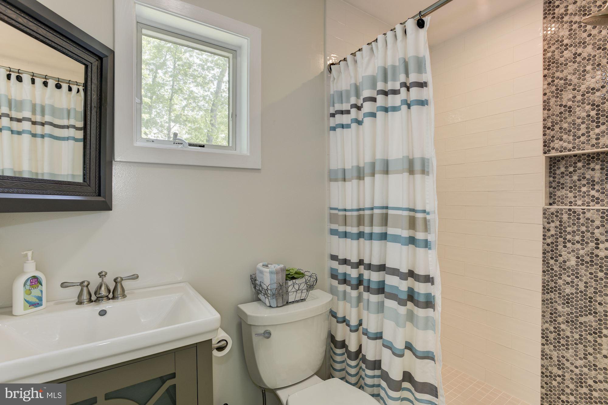 ANNAPOLIS ROADS - Residential