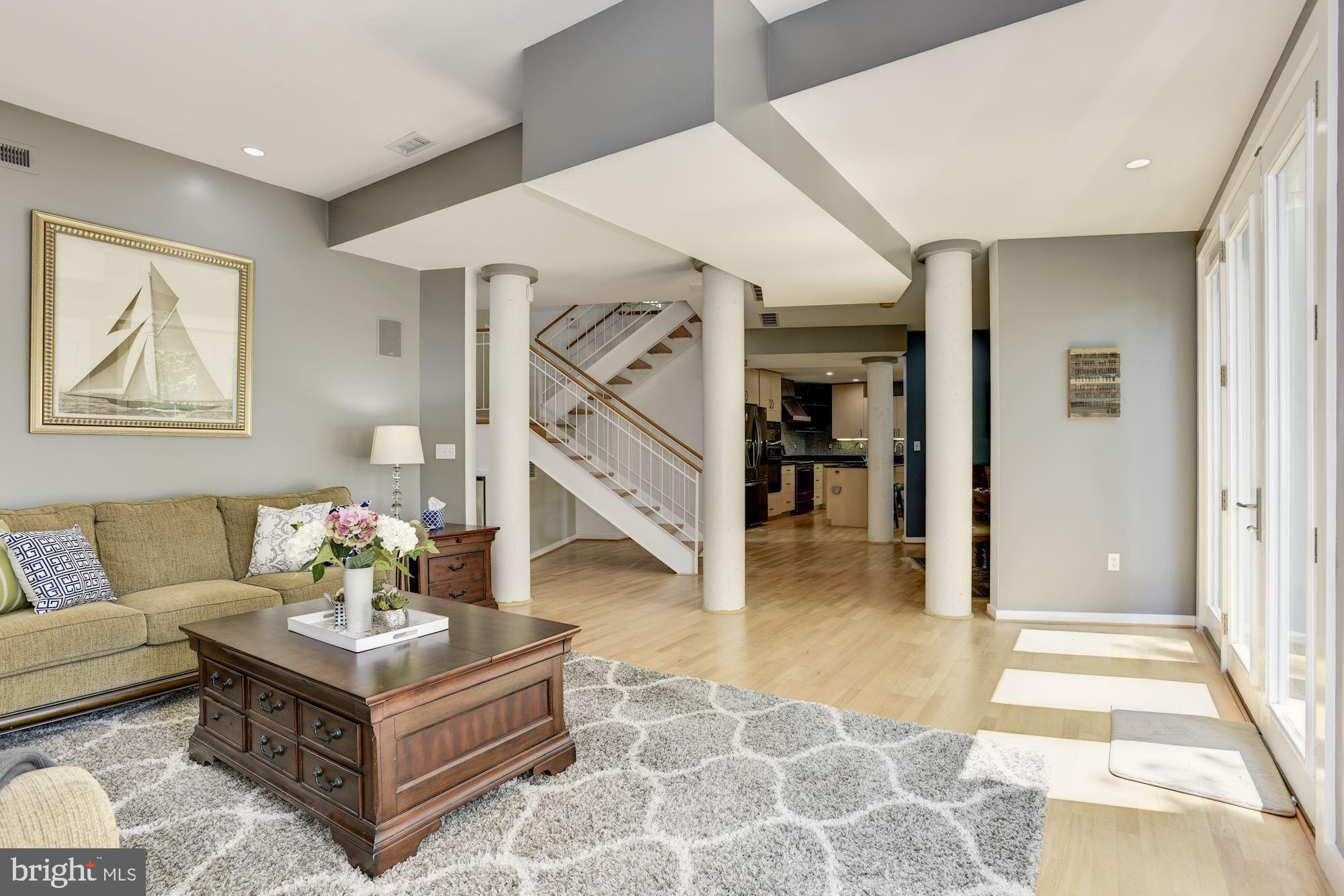 ANNAPOLIS ROADS - Residential