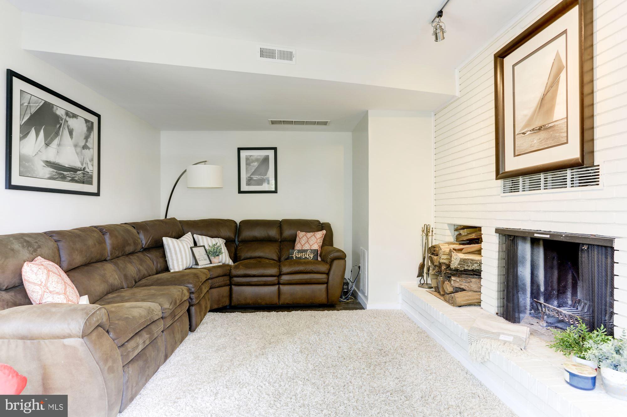 ANNAPOLIS ROADS - Residential