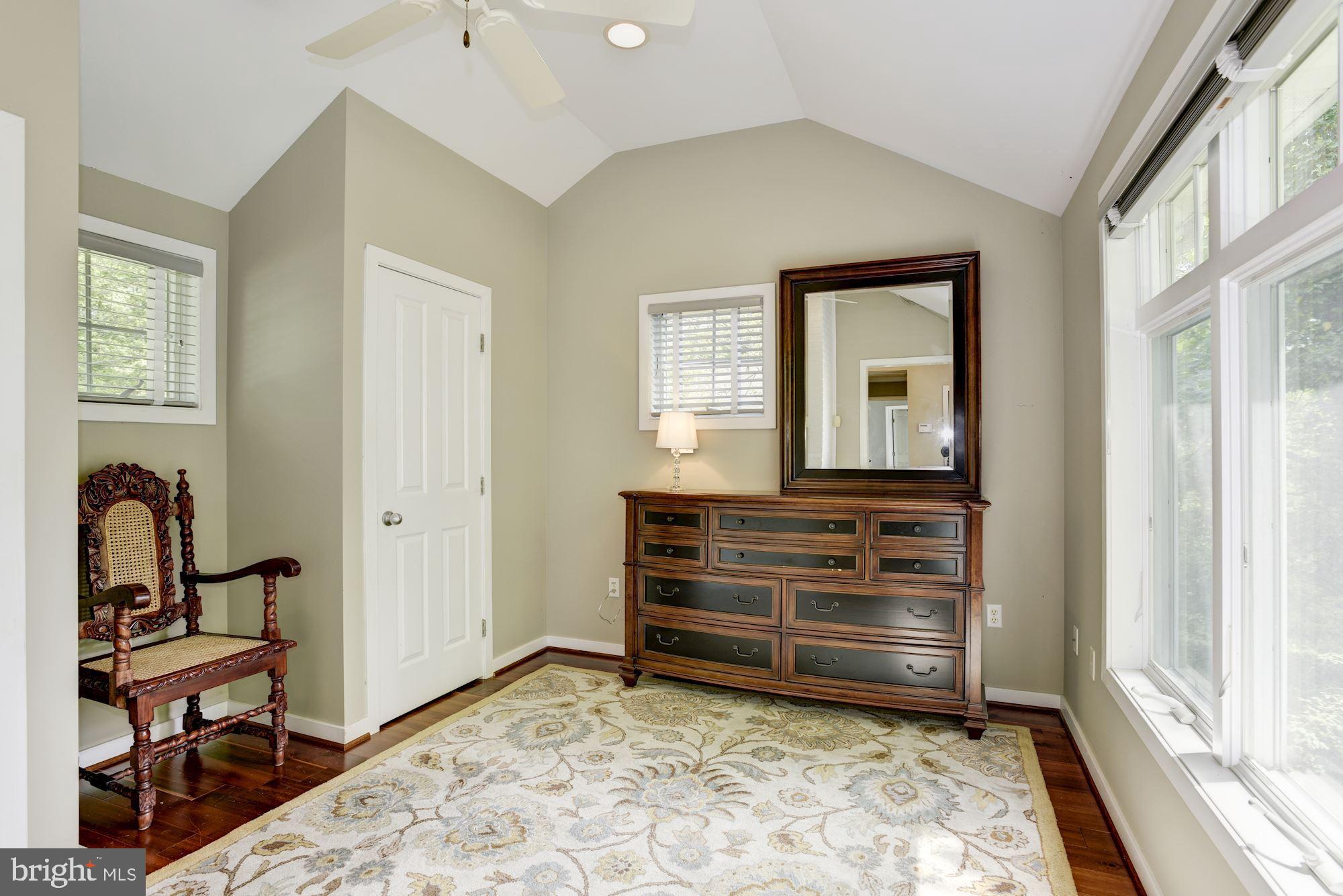 ANNAPOLIS ROADS - Residential