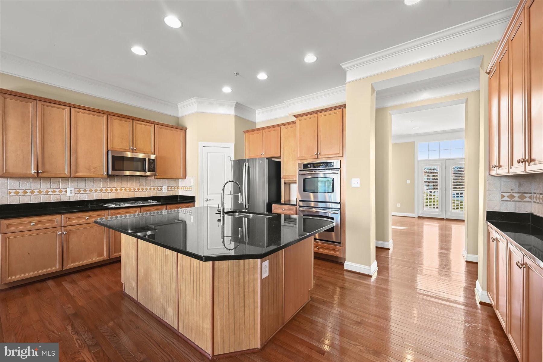 8803 MIRROR LAKE WAY