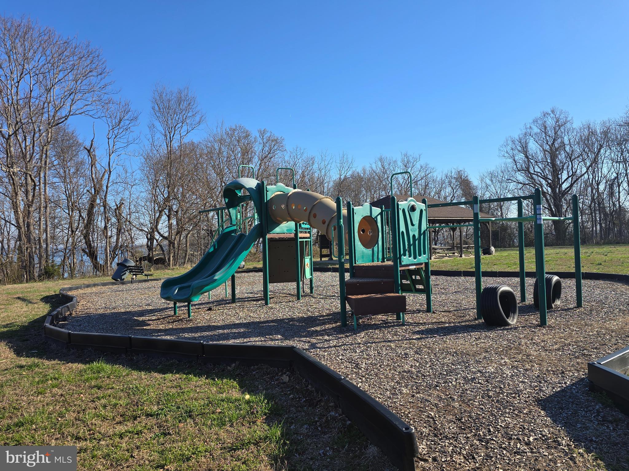 STRATFORD HARBOUR - Land